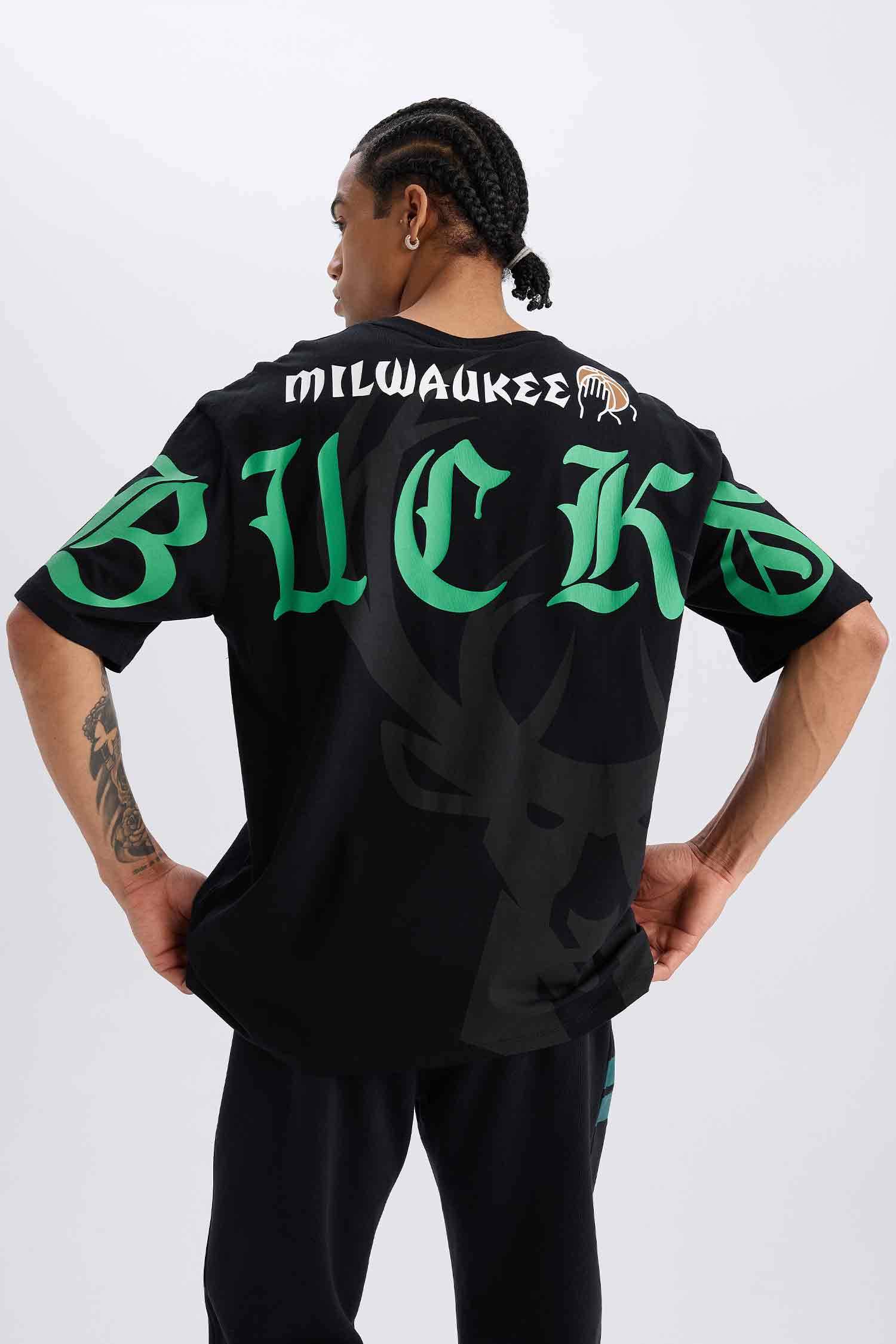 DeFactoFit NBA Milwaukee Bucks Oversize Geniş Kalıp Bisiklet Yaka Kısa Kollu Tişört