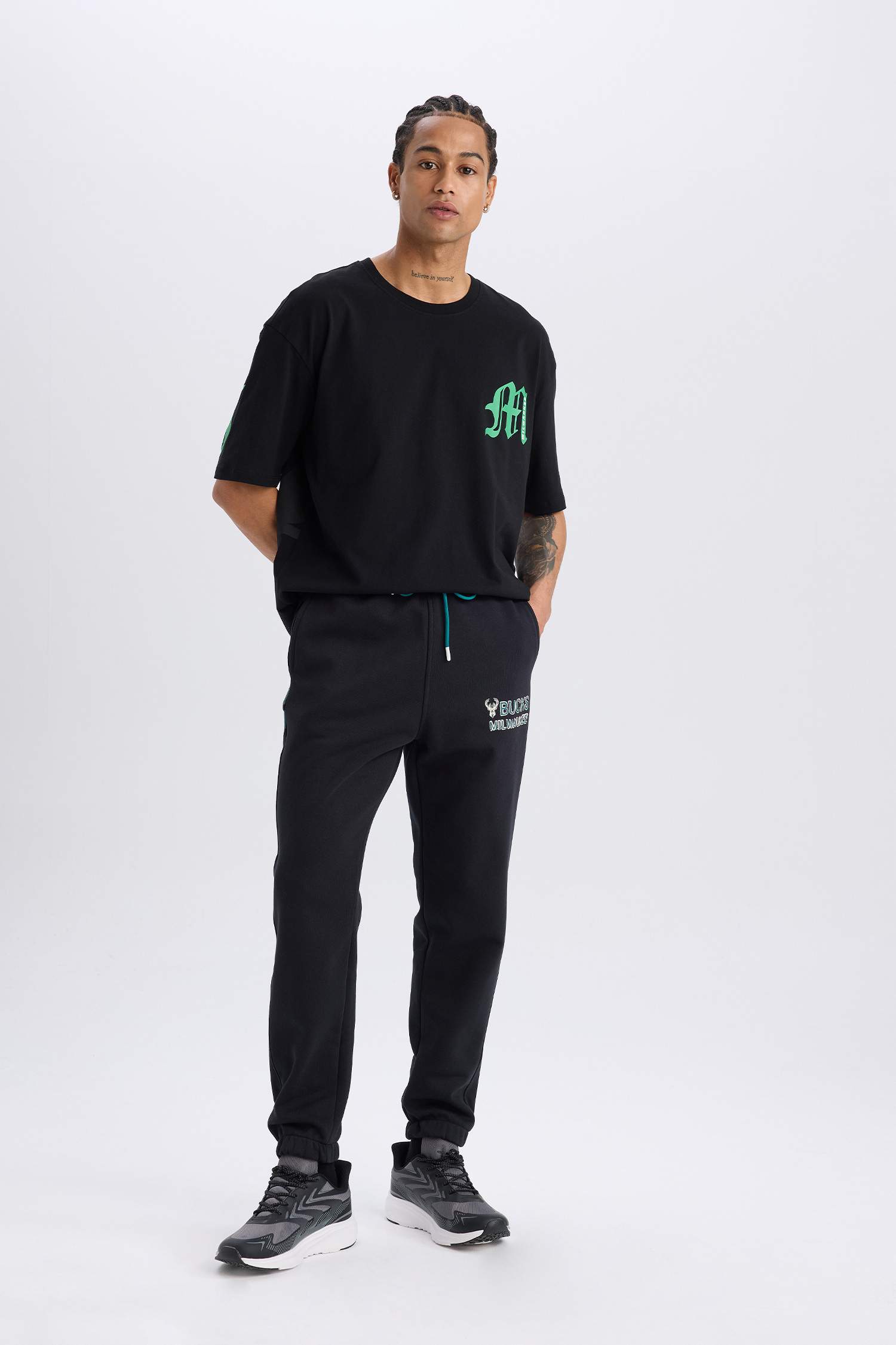 DeFactoFit NBA Milwaukee Bucks Oversize Geniş Kalıp Bisiklet Yaka Kısa Kollu Tişört