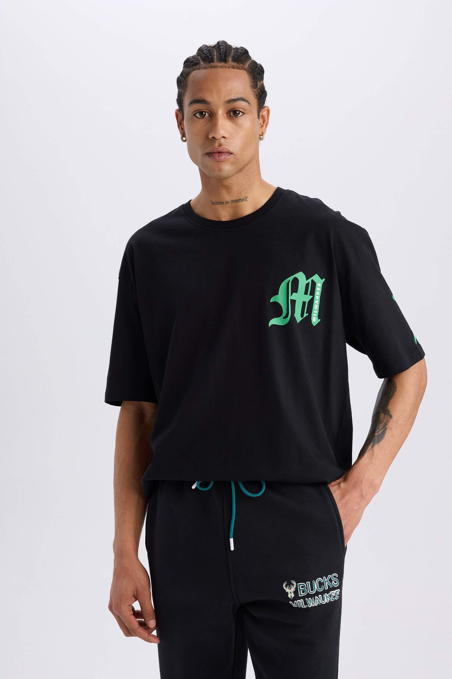 DeFactoFit NBA Milwaukee Bucks Oversize Geniş Kalıp Bisiklet Yaka Kısa Kollu Tişört