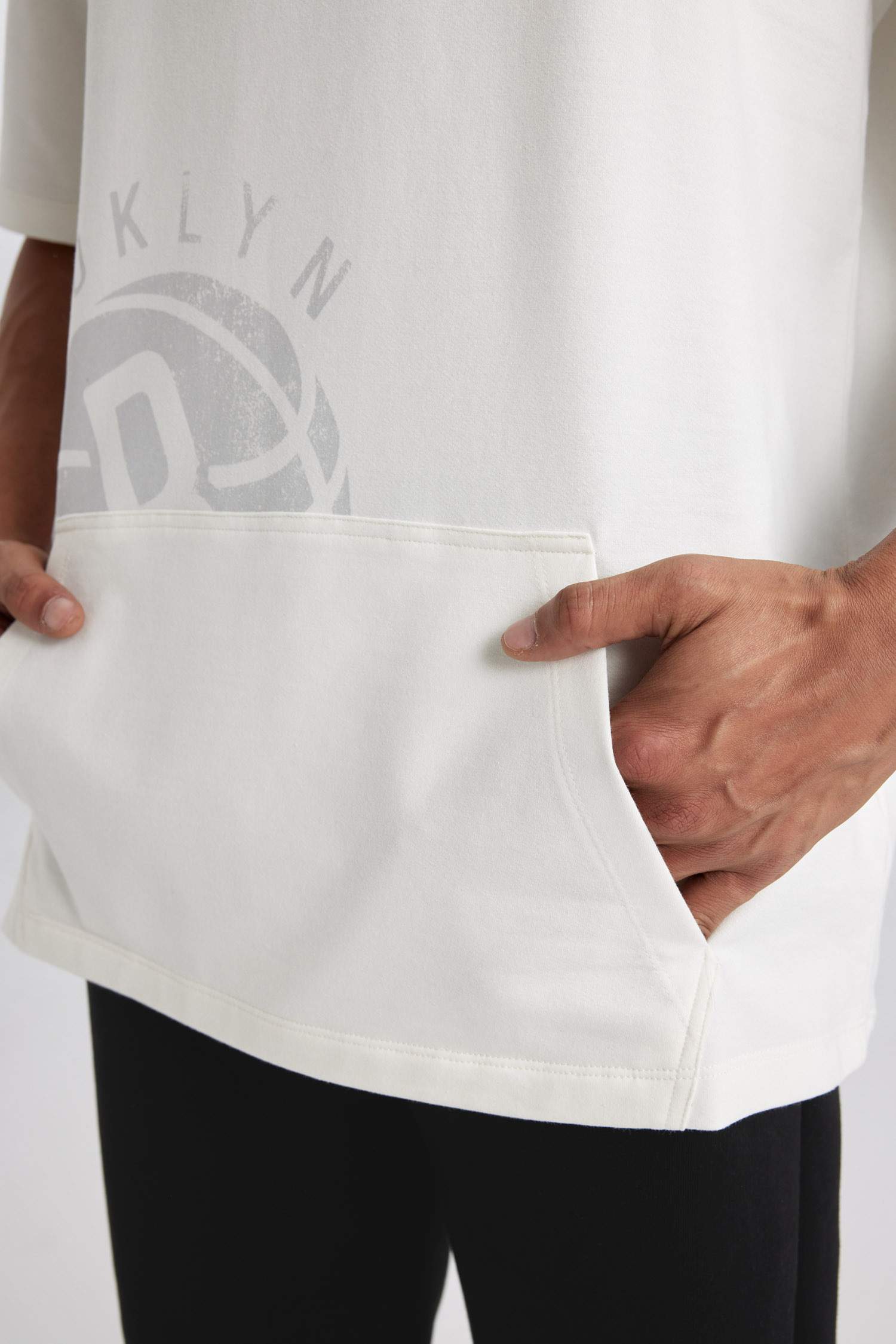 DeFactoFit NBA Brooklyn Nets Oversize Fit Hooded T-Shirt