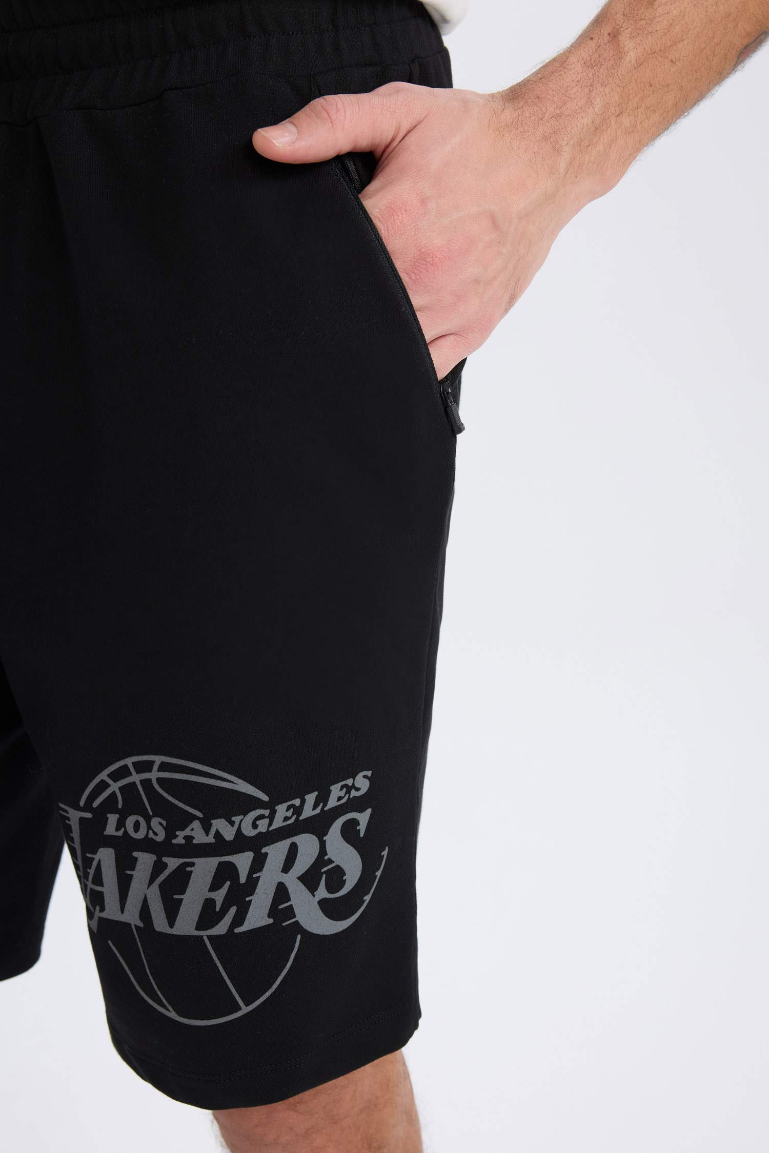 DeFactoFit NBA Los Angeles Lakers Standart Fit Kargo Cepli Kısa Paça Şort