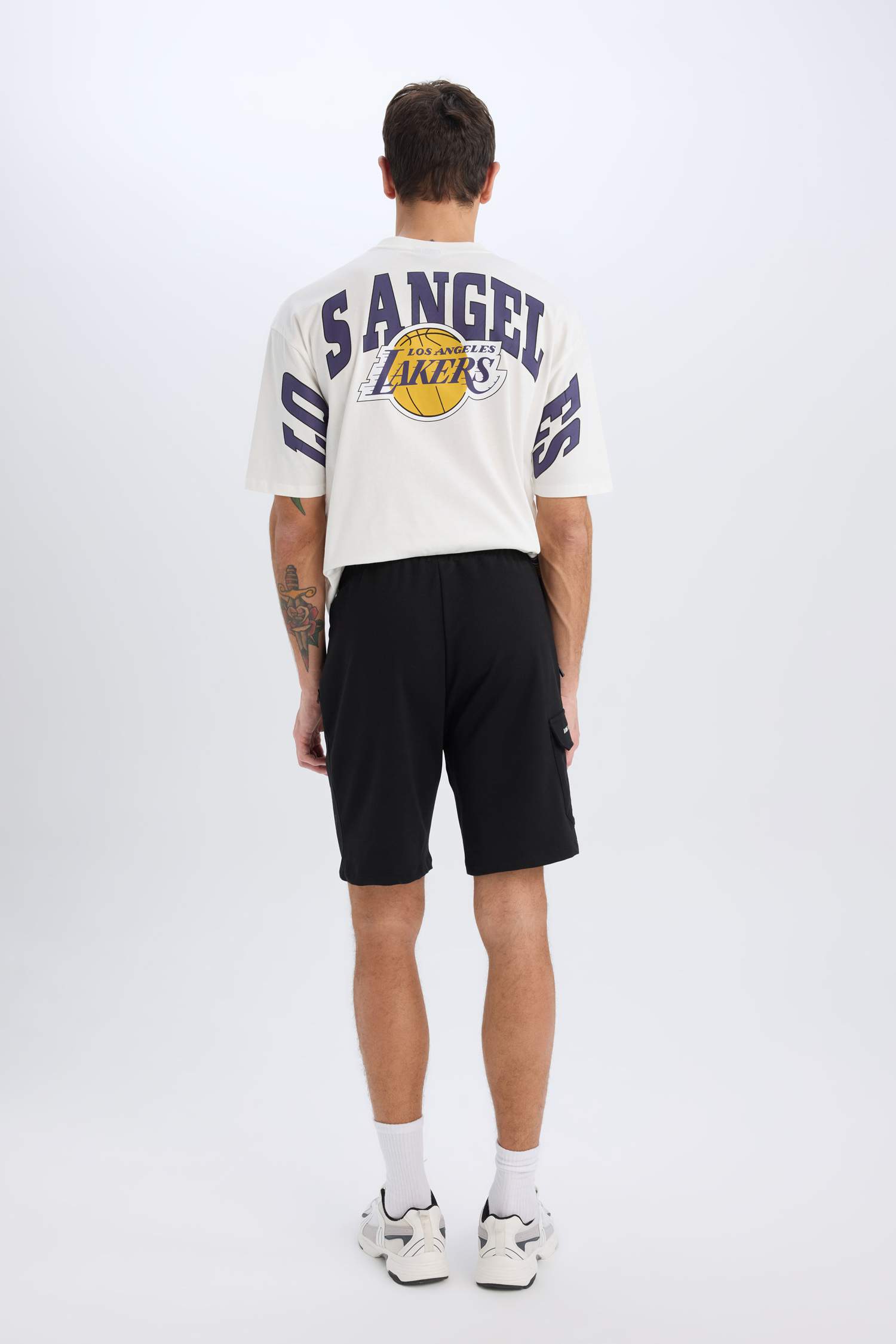 DeFactoFit NBA Los Angeles Lakers Standart Fit Kargo Cepli Kısa Paça Şort