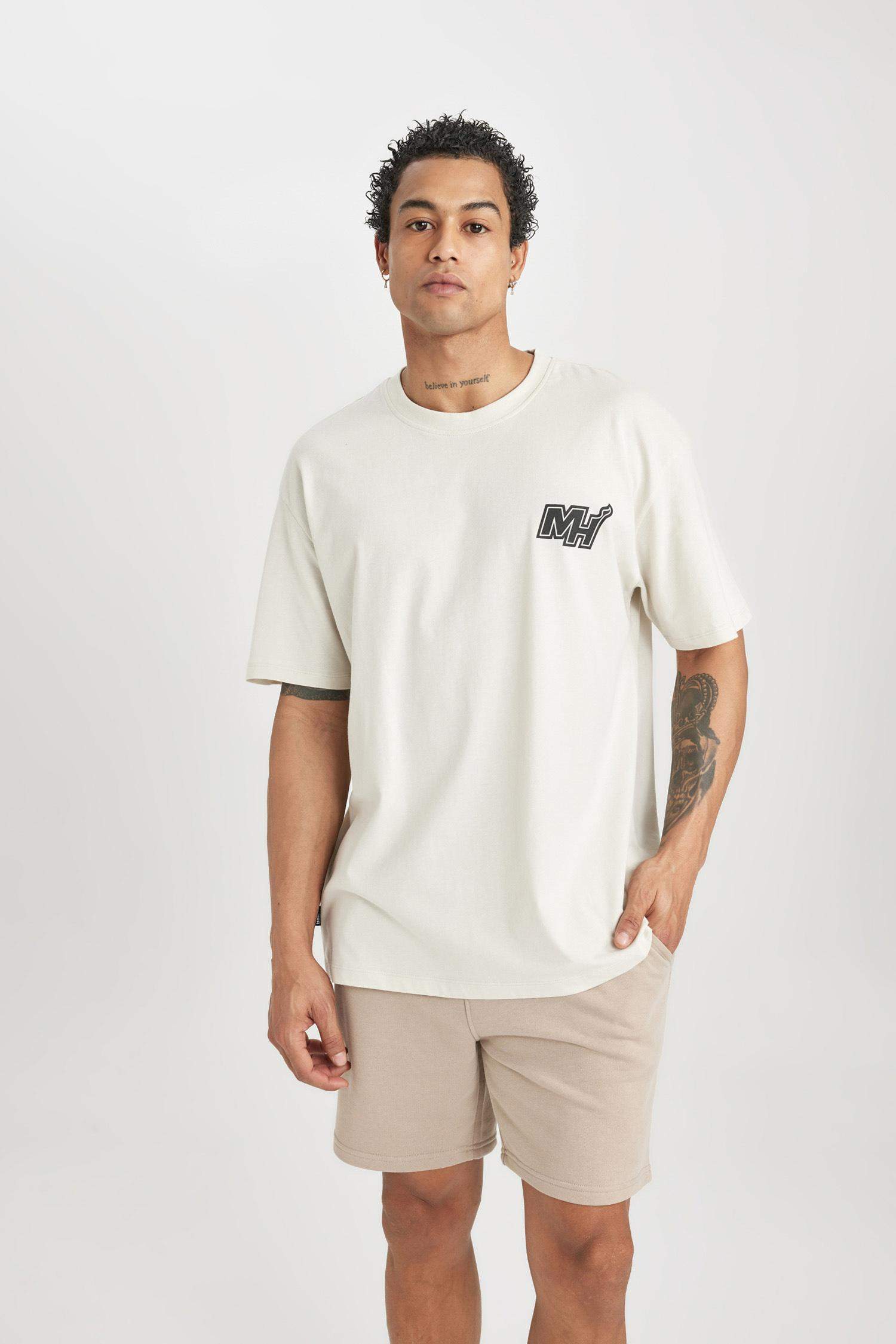 Boxy Fit Licensed by the NBA Miami Heat Crew Neck T-Shirt