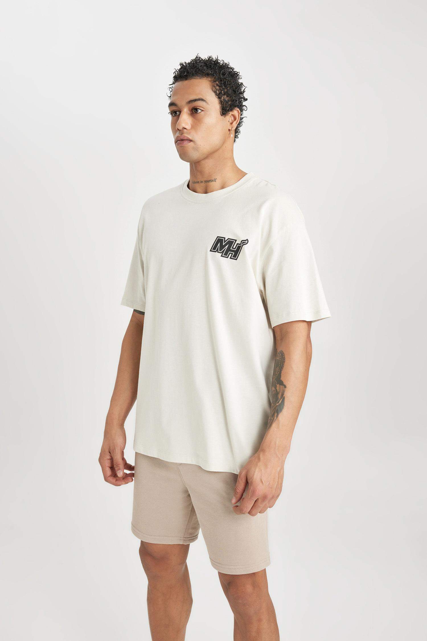 Boxy Fit Licensed by the NBA Miami Heat Crew Neck T-Shirt