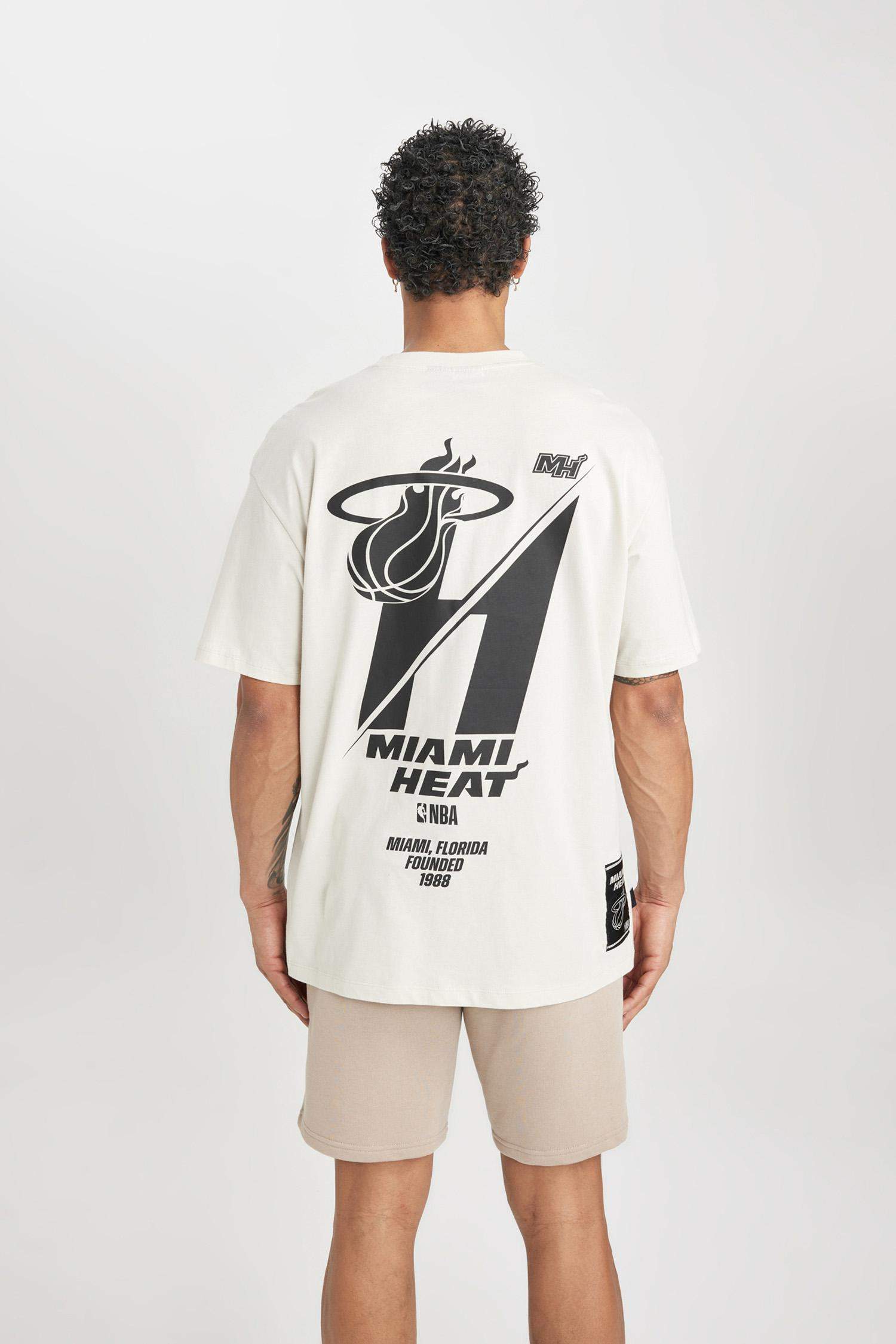 Boxy Fit Licensed by the NBA Miami Heat Crew Neck T-Shirt