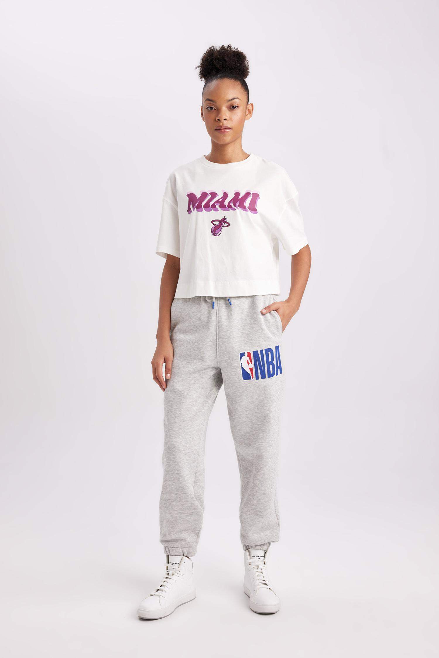 تيشيرت نص كم برقبة مستديرة من ميامي هيت