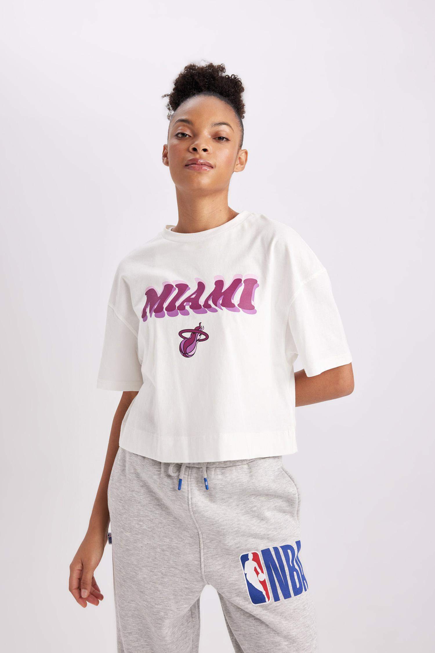 تيشيرت نص كم برقبة مستديرة من ميامي هيت