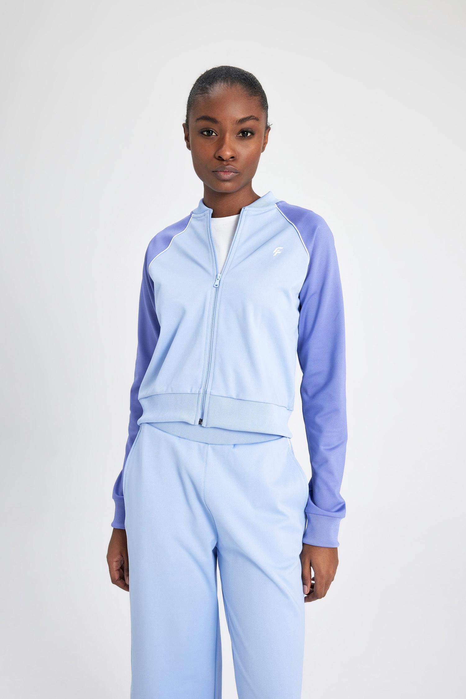 سويتر بيكة قصة عادية بجيب مزدوج من DeFactoFit