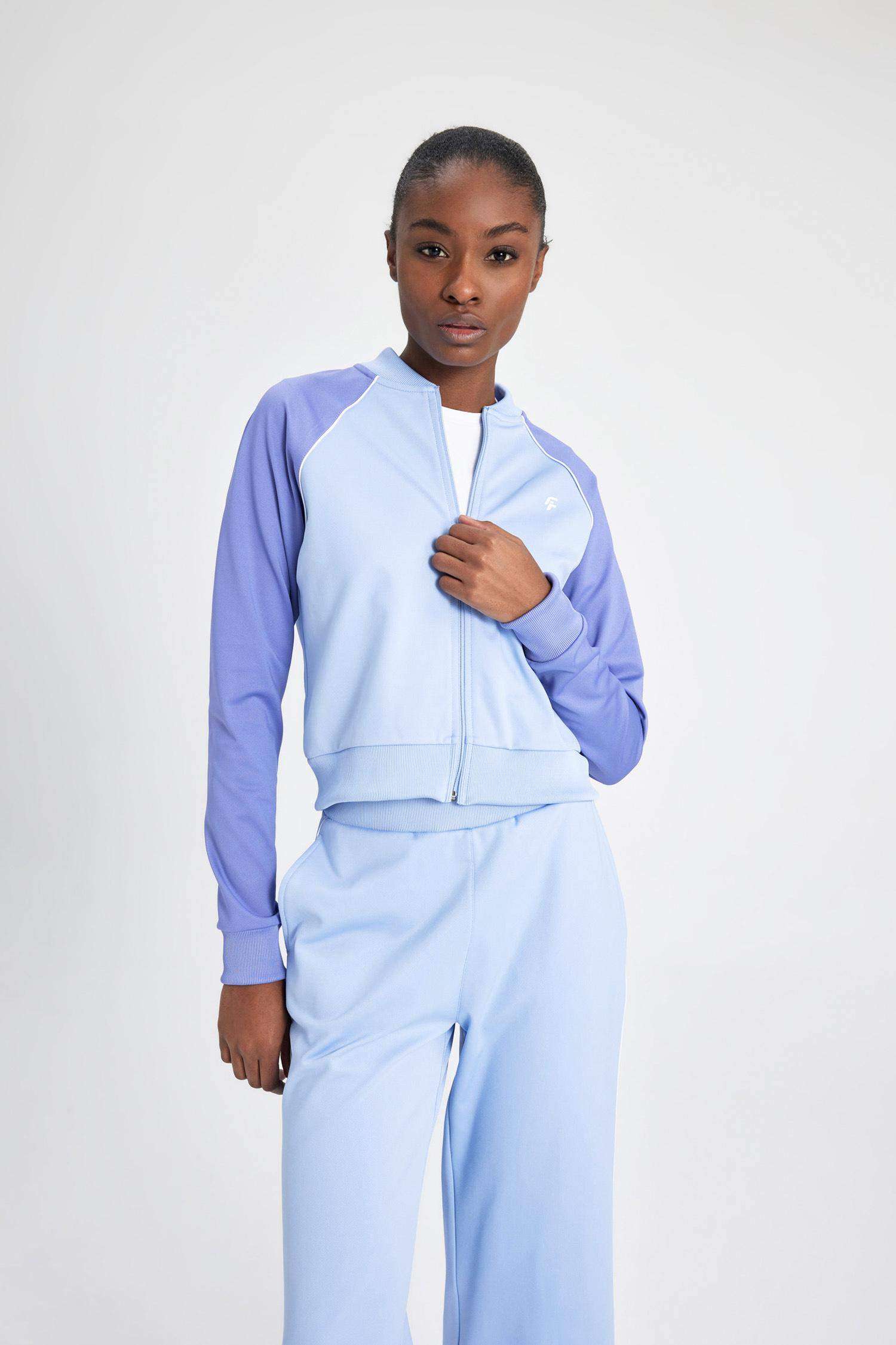 سويتر بيكة قصة عادية بجيب مزدوج من DeFactoFit