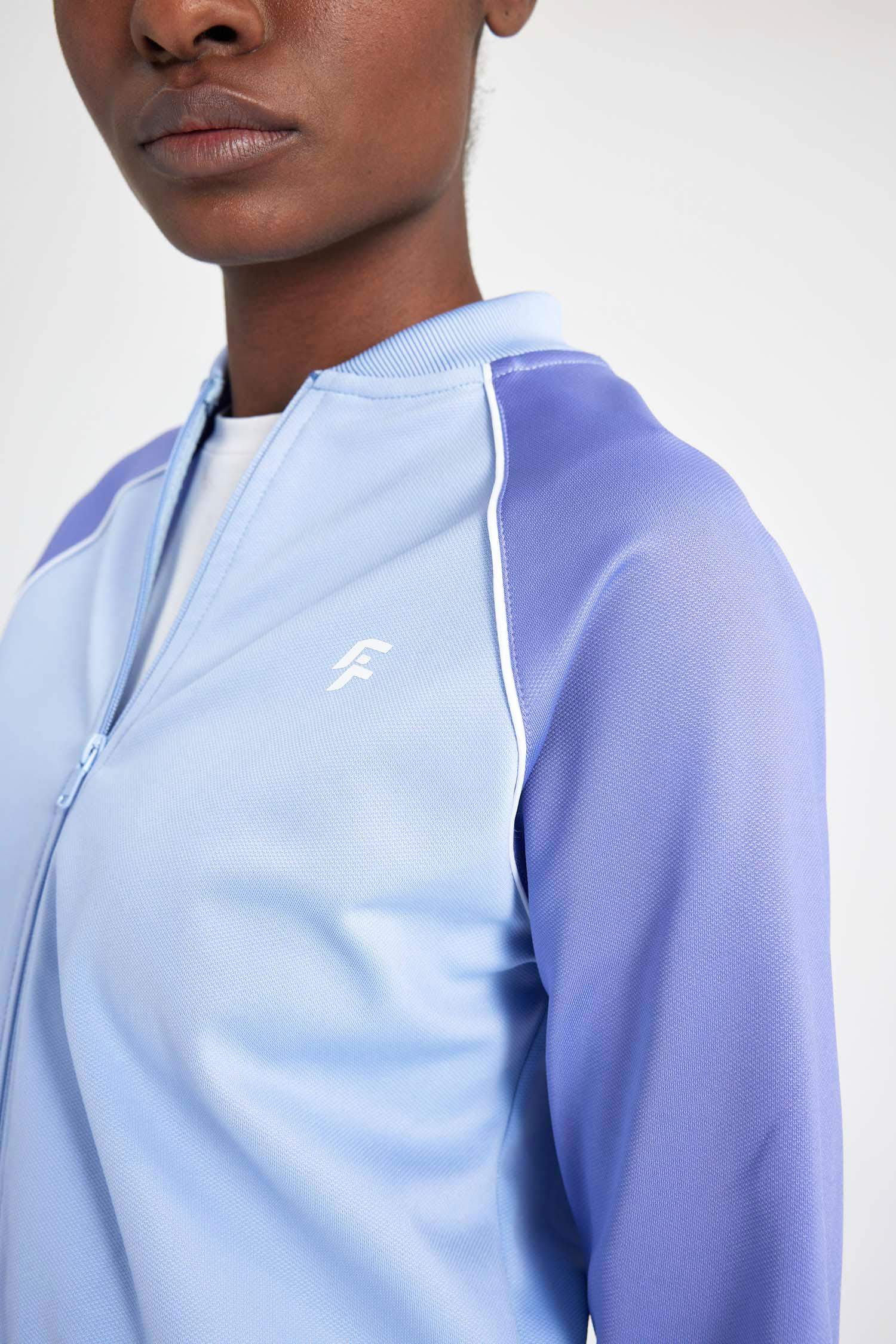 سويتر بيكة قصة عادية بجيب مزدوج من DeFactoFit