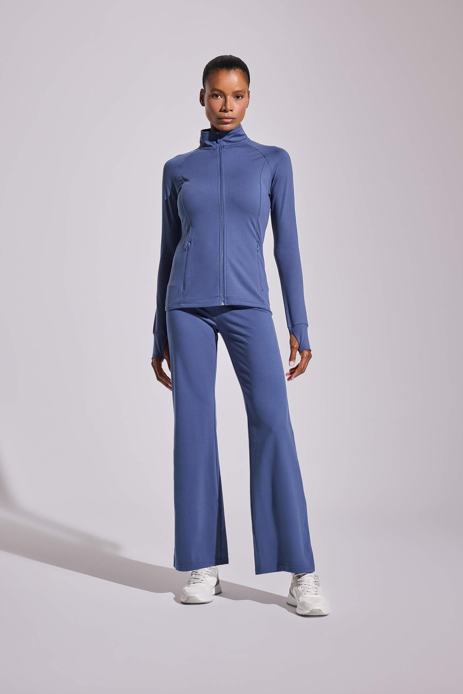 Fitted Vücuda Oturan Ultra Soft Dik Yaka Çift Cepli Parmak Detaylı Fermuarlı Spor Hırka