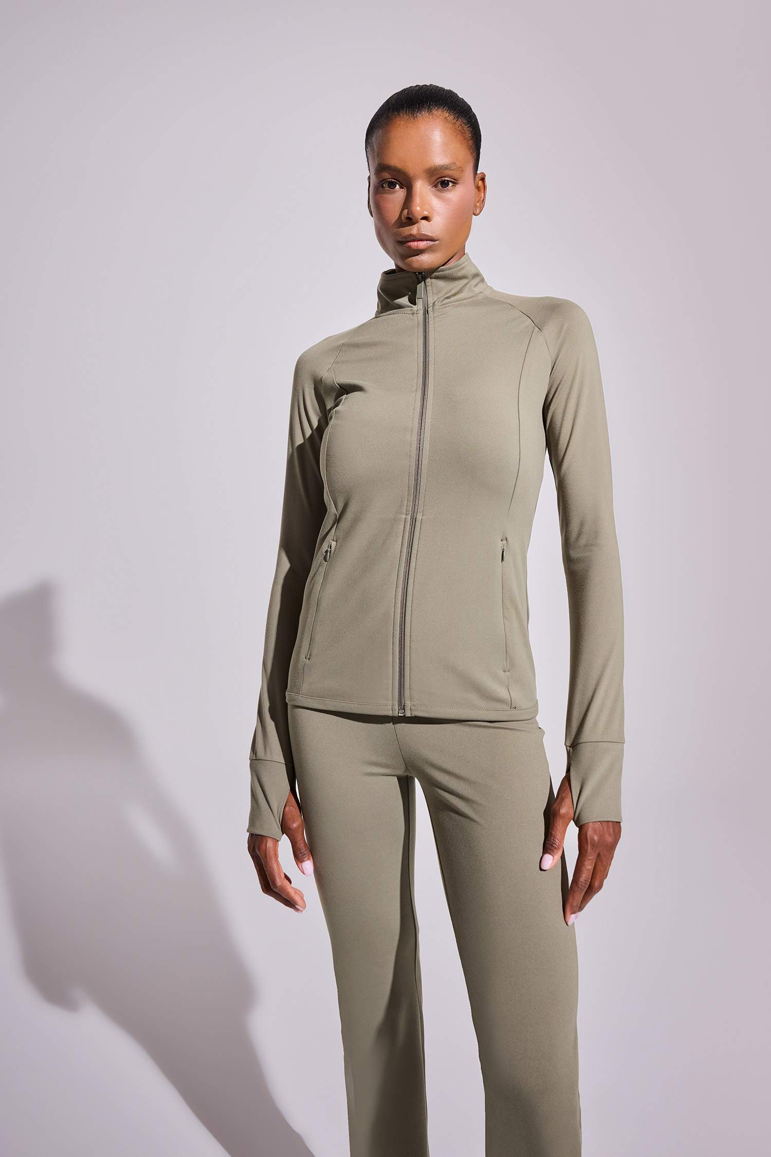 DeFactoFit Fitted Vücuda Oturan Ultra Soft Dik Yaka Çift Cepli Parmak Detaylı Fermuarlı Spor Hırka