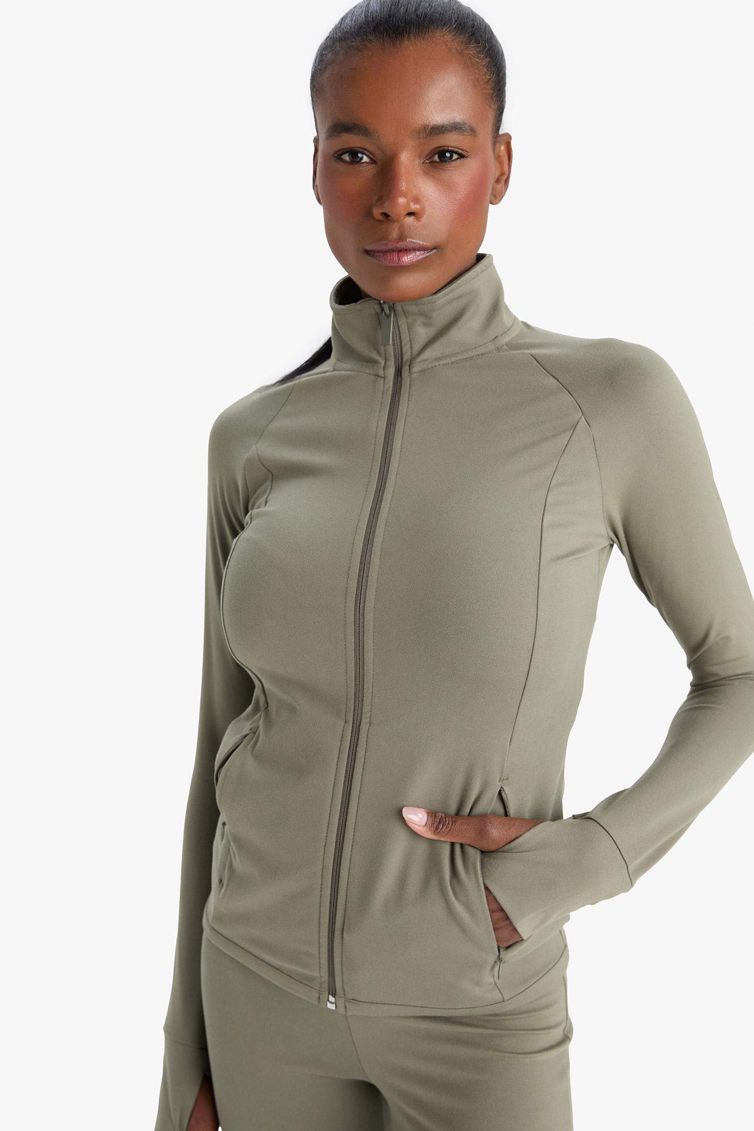 DeFactoFit Fitted Vücuda Oturan Ultra Soft Dik Yaka Çift Cepli Parmak Detaylı Fermuarlı Spor Hırka