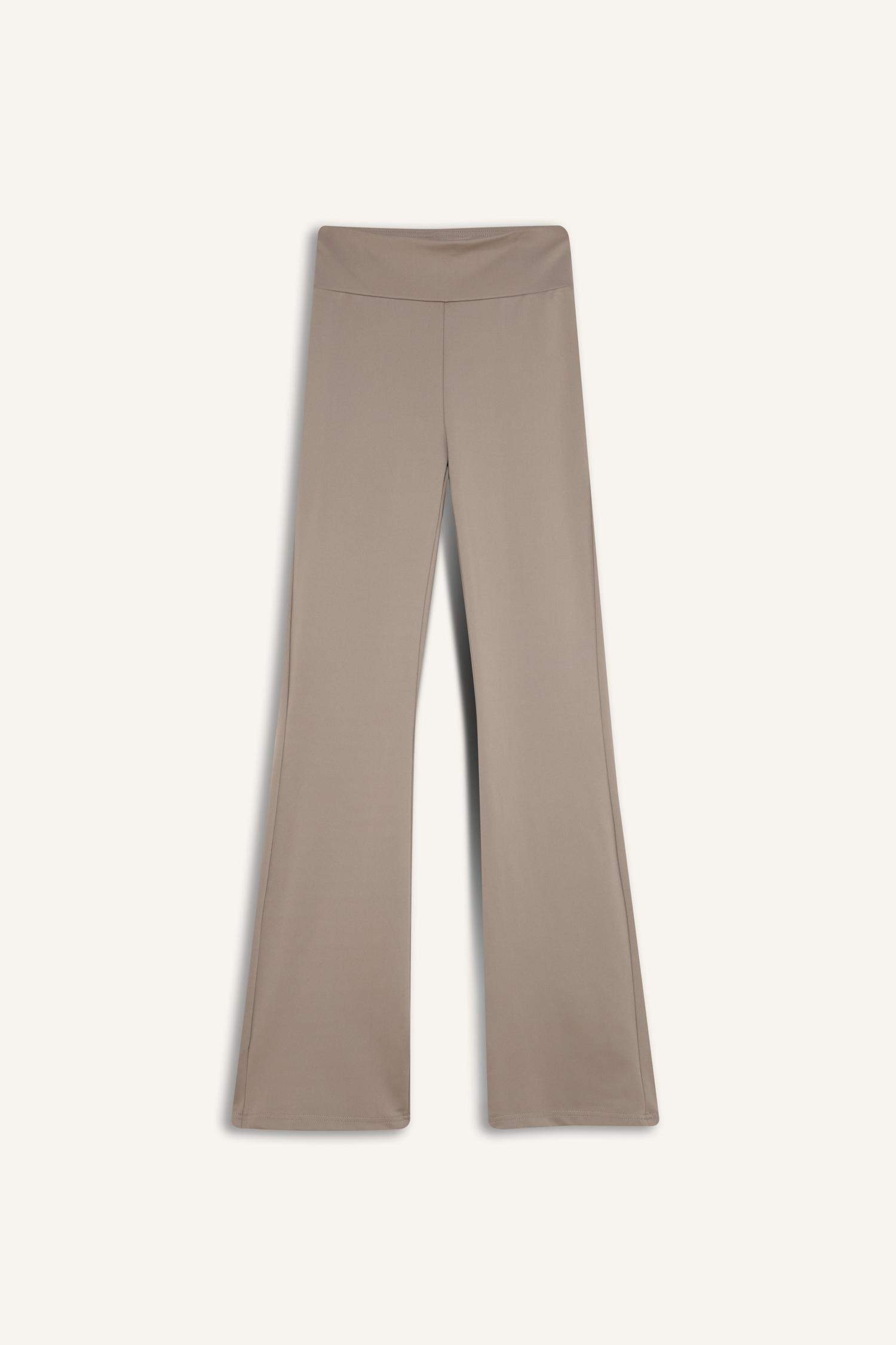 DeFactoFit Flare Fit Sporcu İnce Eşofman Altı İspanyol Paça Standart Boy Basic Düz