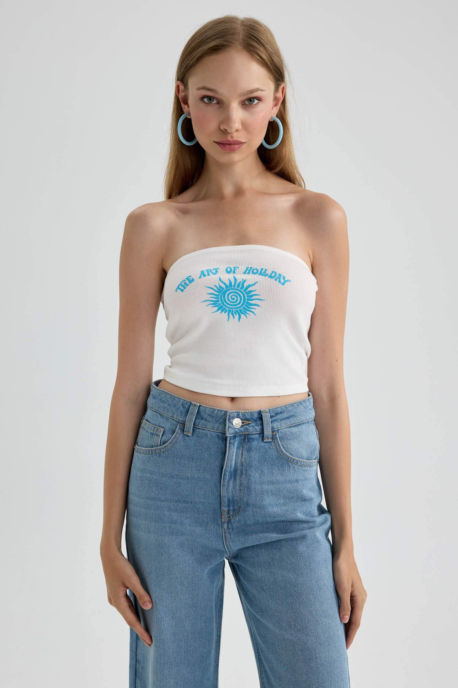 بلوزة سليم فيت بحمالات مضلع