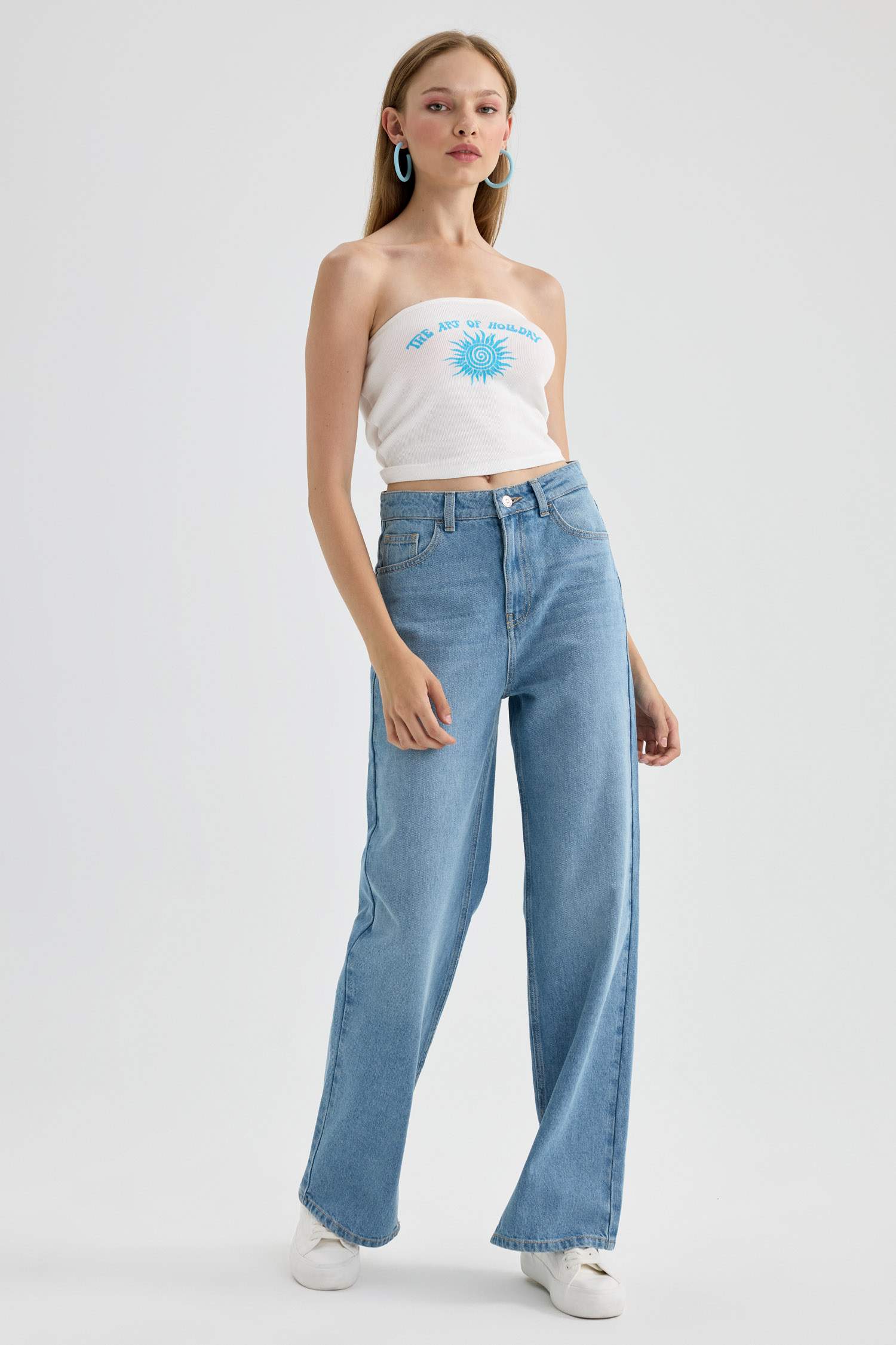 بلوزة سليم فيت بحمالات مضلع