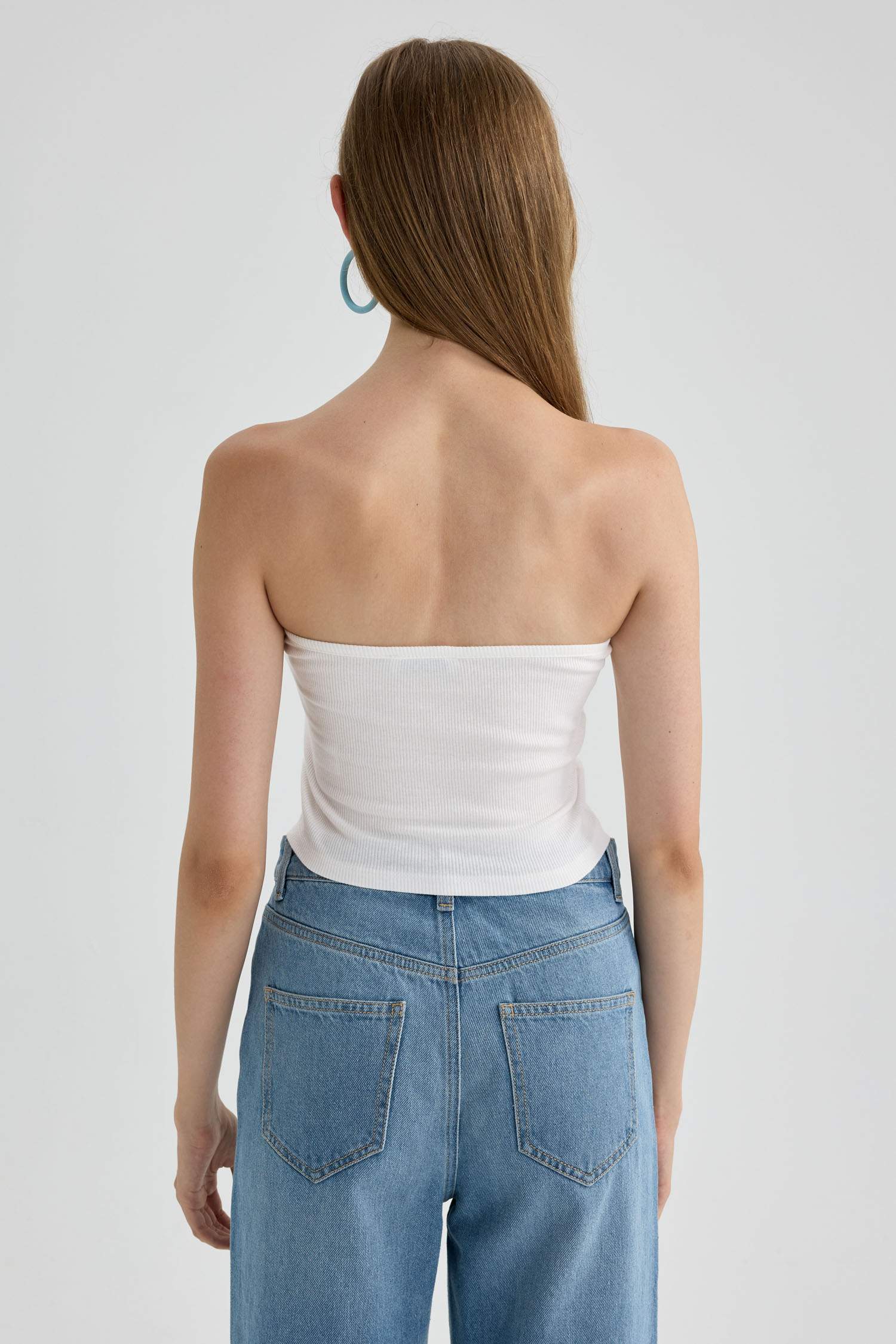 بلوزة سليم فيت بحمالات مضلع