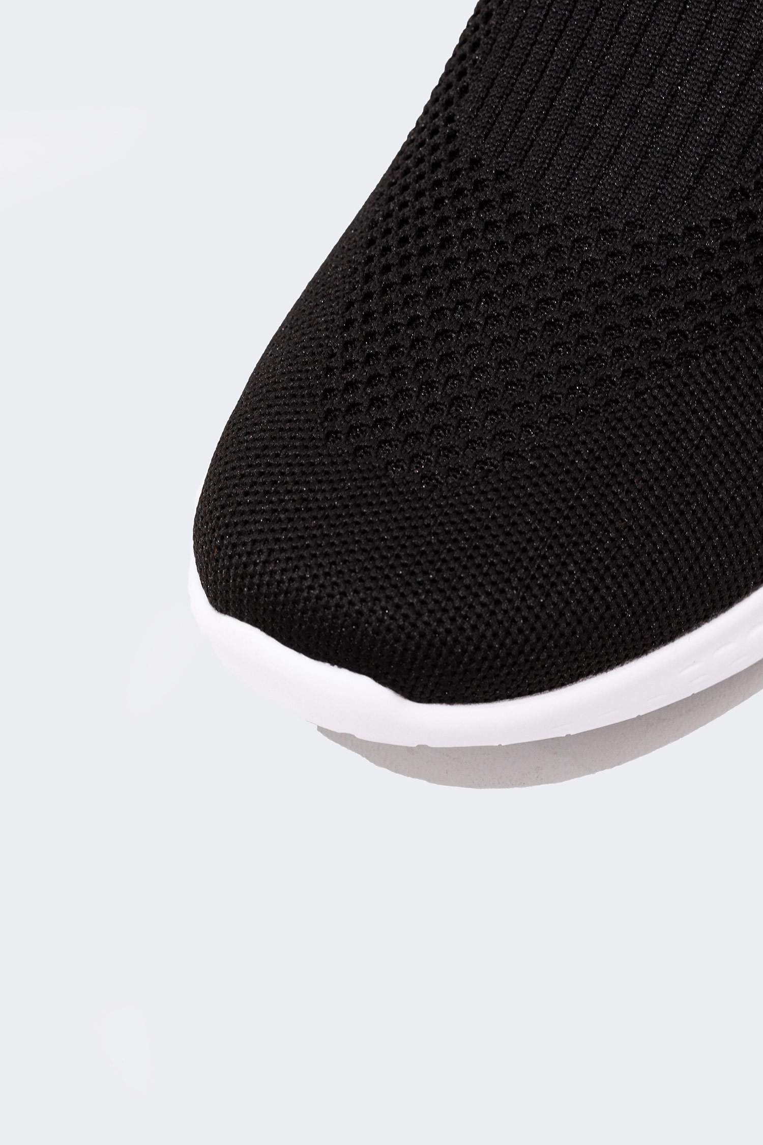 سنيكرز اولادي سليب أون بكعب مسطح