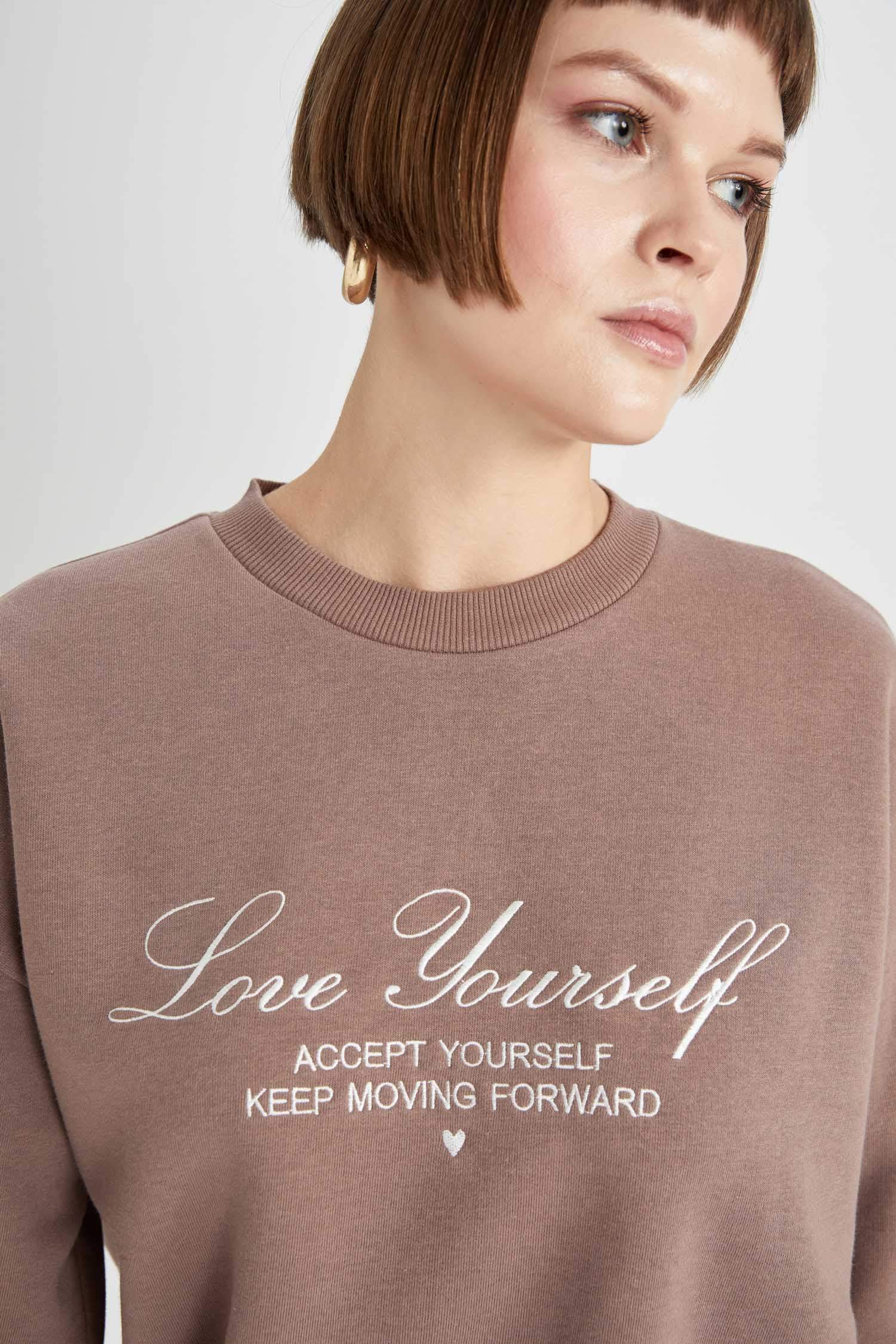 Світшот свободного крою з круглим вирізом з принтом слоганом з товстої тканини для жінок