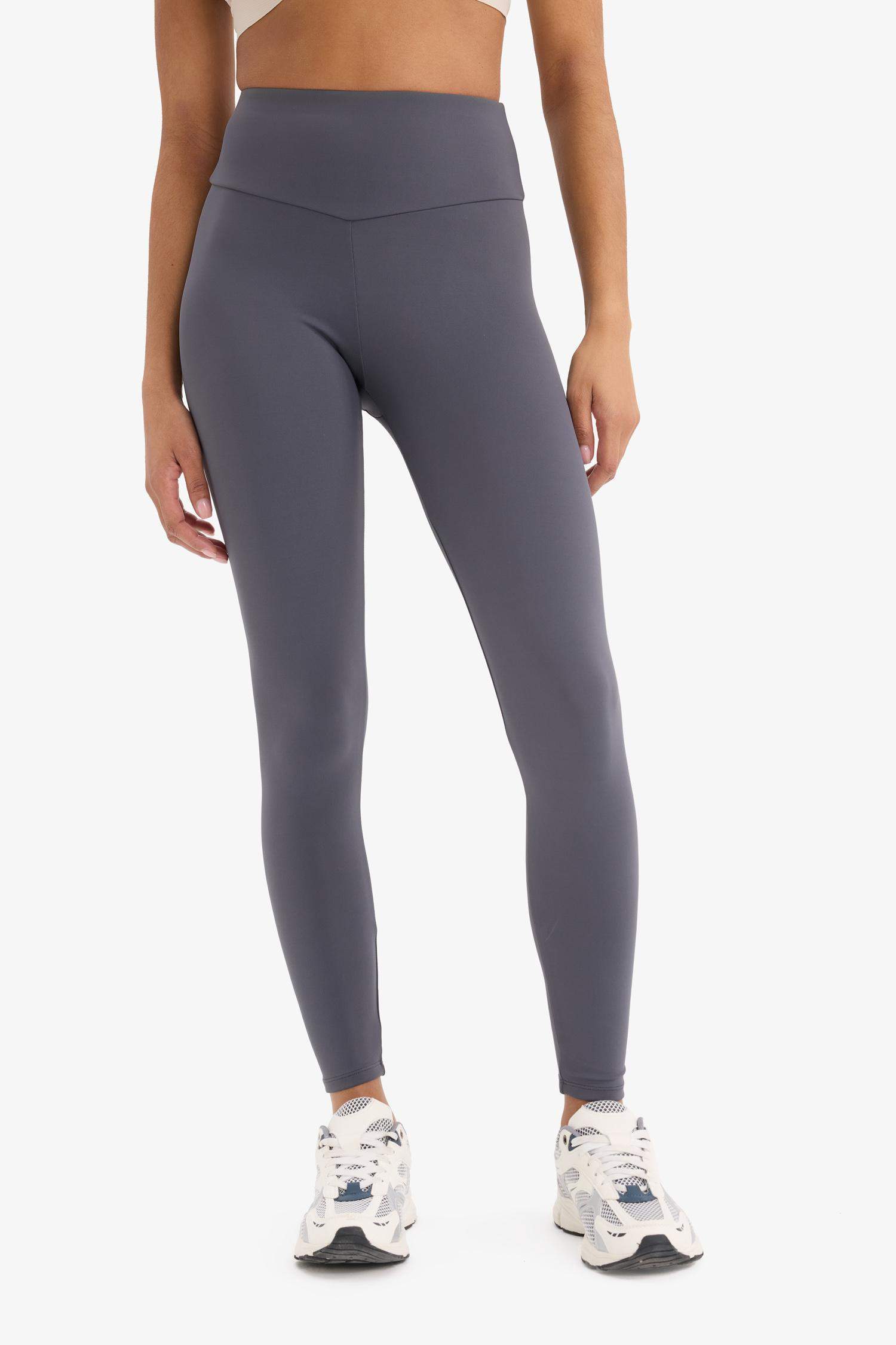 ستريج رياضي بيزك سادة طول الكوع وخصر عالي من DeFactoFit