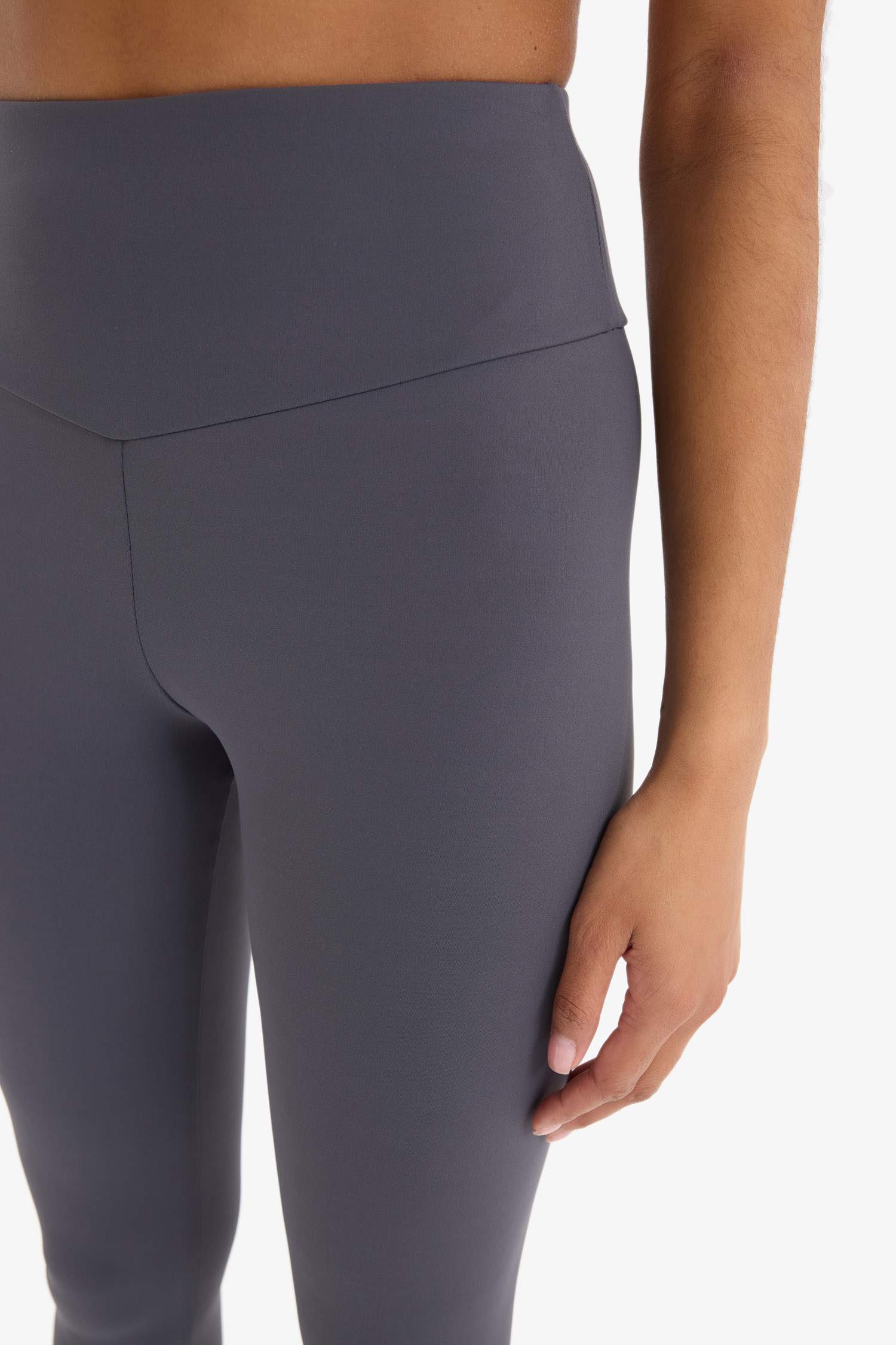 ستريج رياضي بيزك سادة طول الكوع وخصر عالي من DeFactoFit