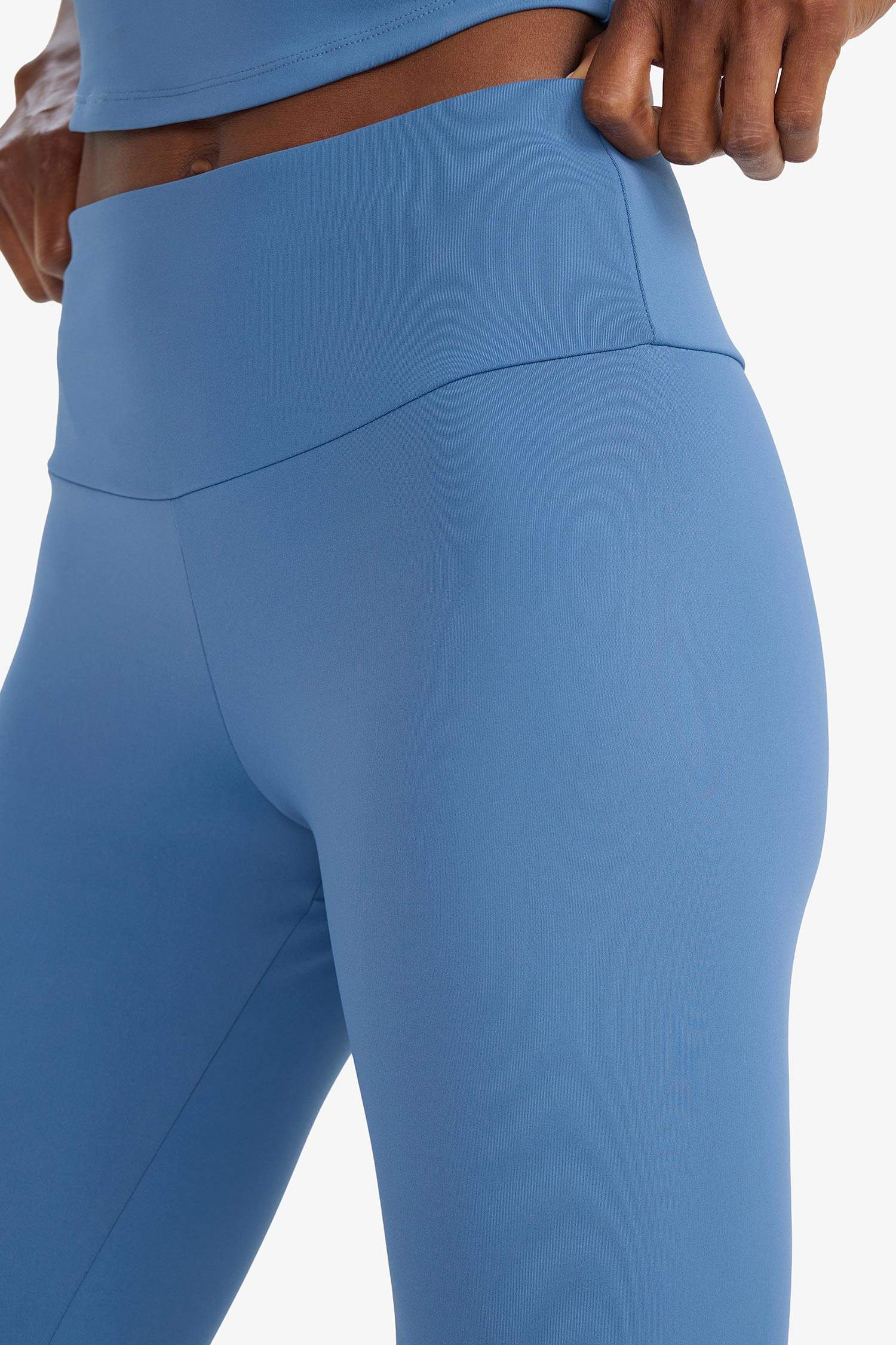 سروال ضيق طول الكوع بخصر عالي