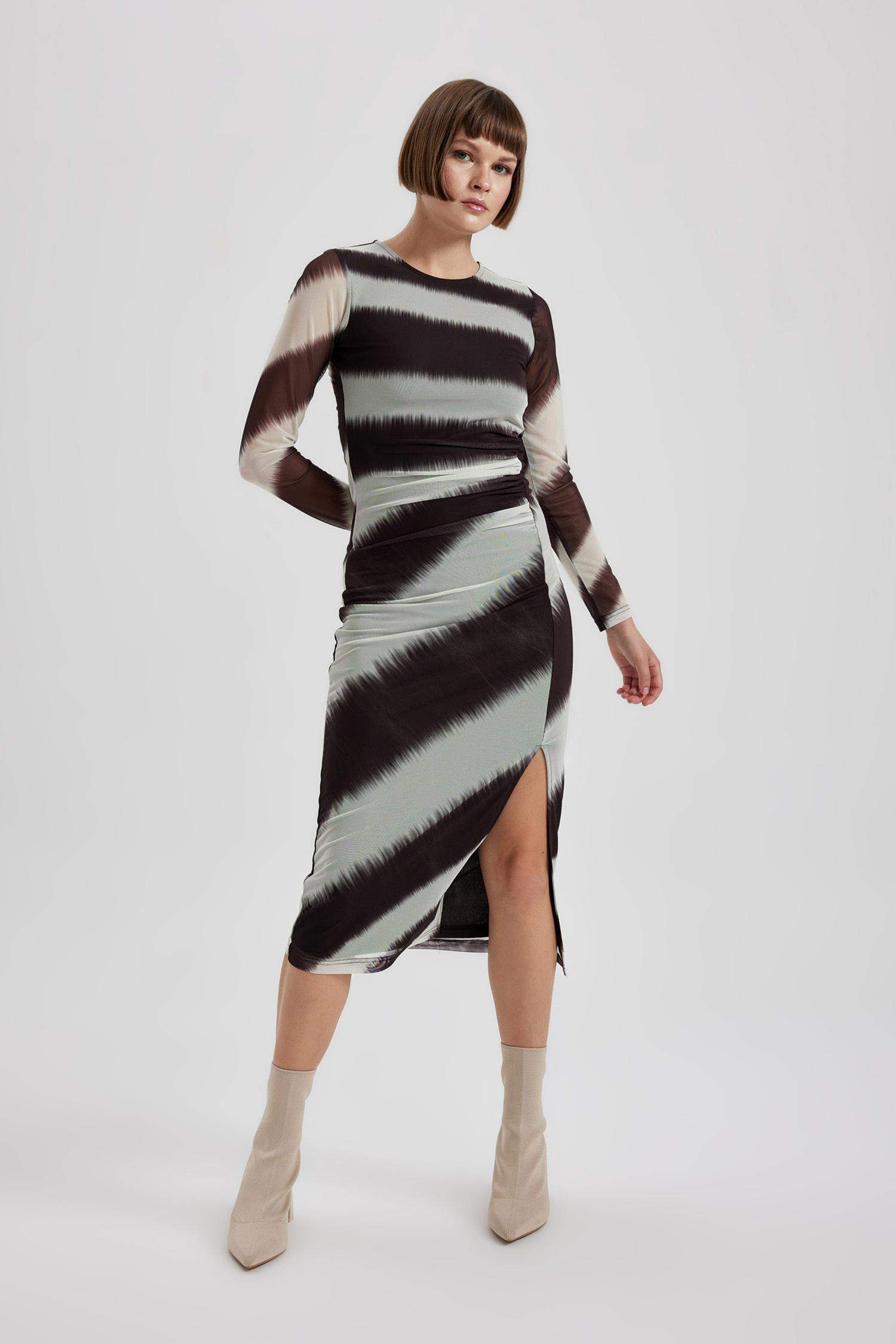 тығыз көйлек дөңгелек жаға ұзын жеңді Ұзын жеңді трикотаж көйлек