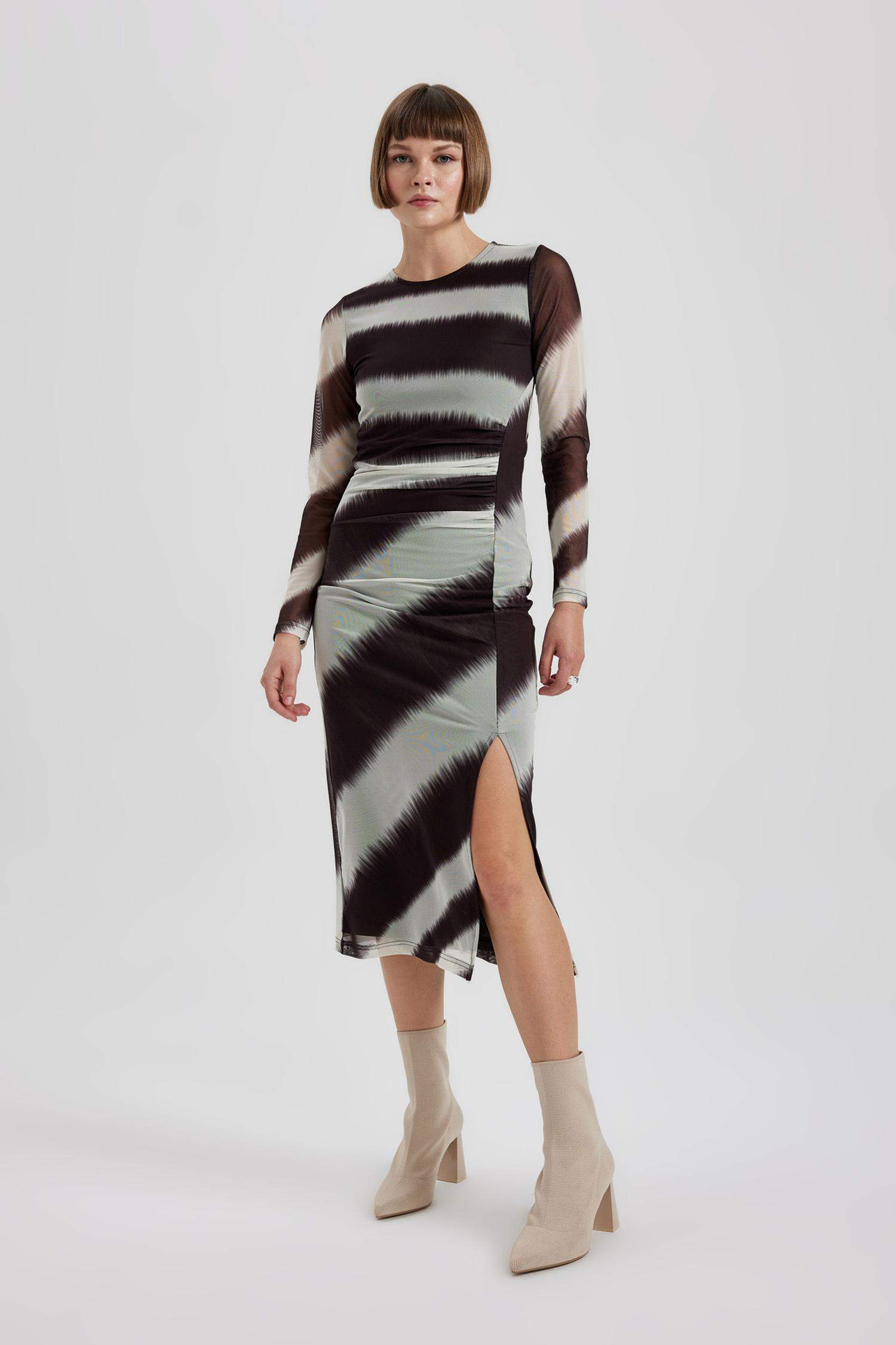 тығыз көйлек дөңгелек жаға ұзын жеңді Ұзын жеңді трикотаж көйлек