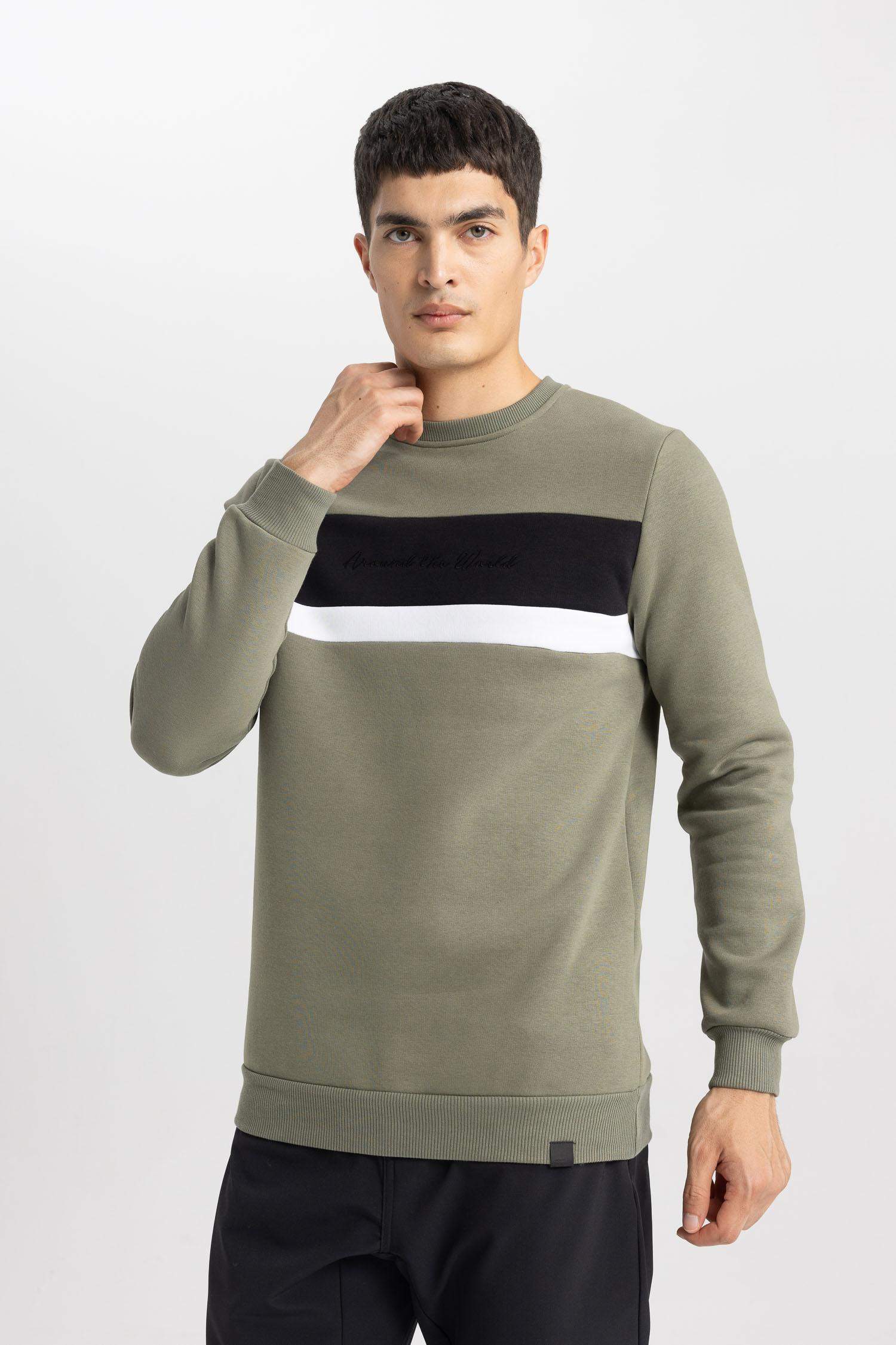 سويت شيرت بقصة عادية برقبة مستديرة