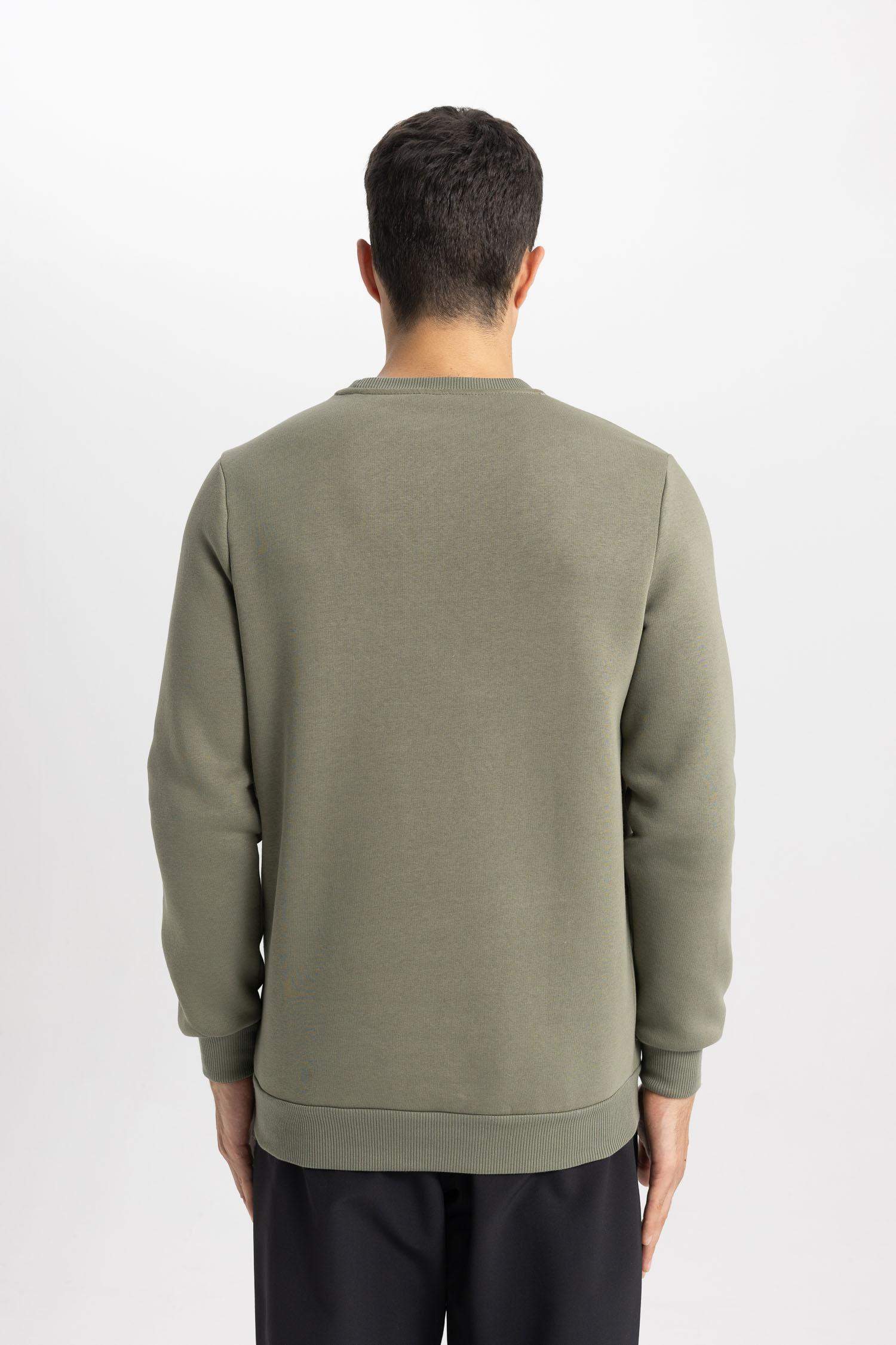 سويت شيرت بقصة عادية برقبة مستديرة