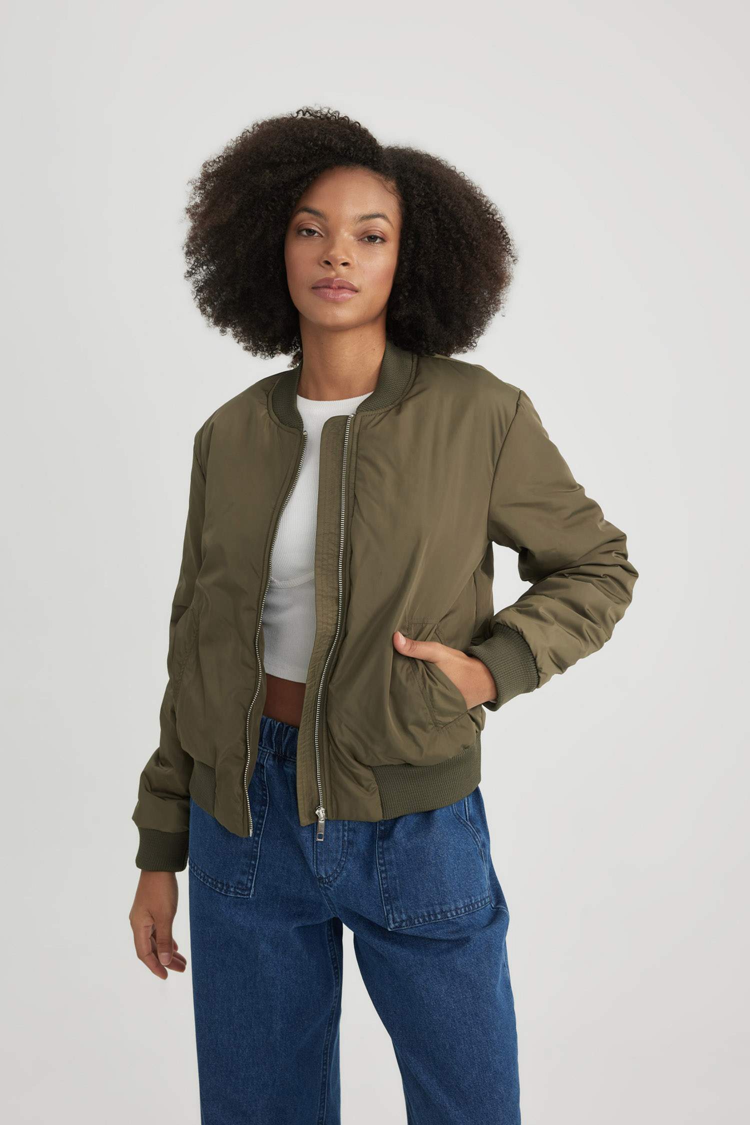 جاكيت بومبر قصة عادية وتر برووف