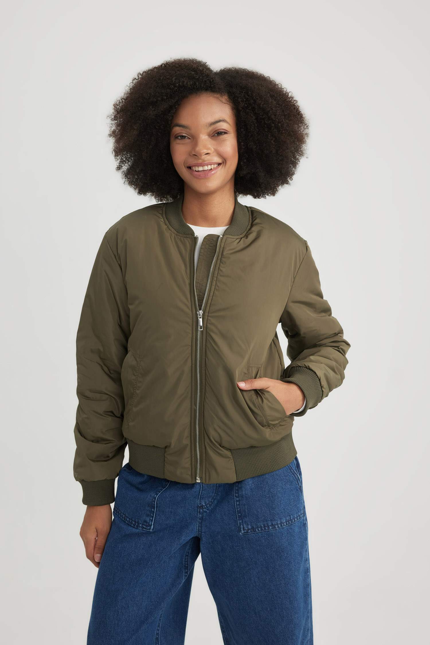 جاكيت بومبر قصة عادية وتر برووف