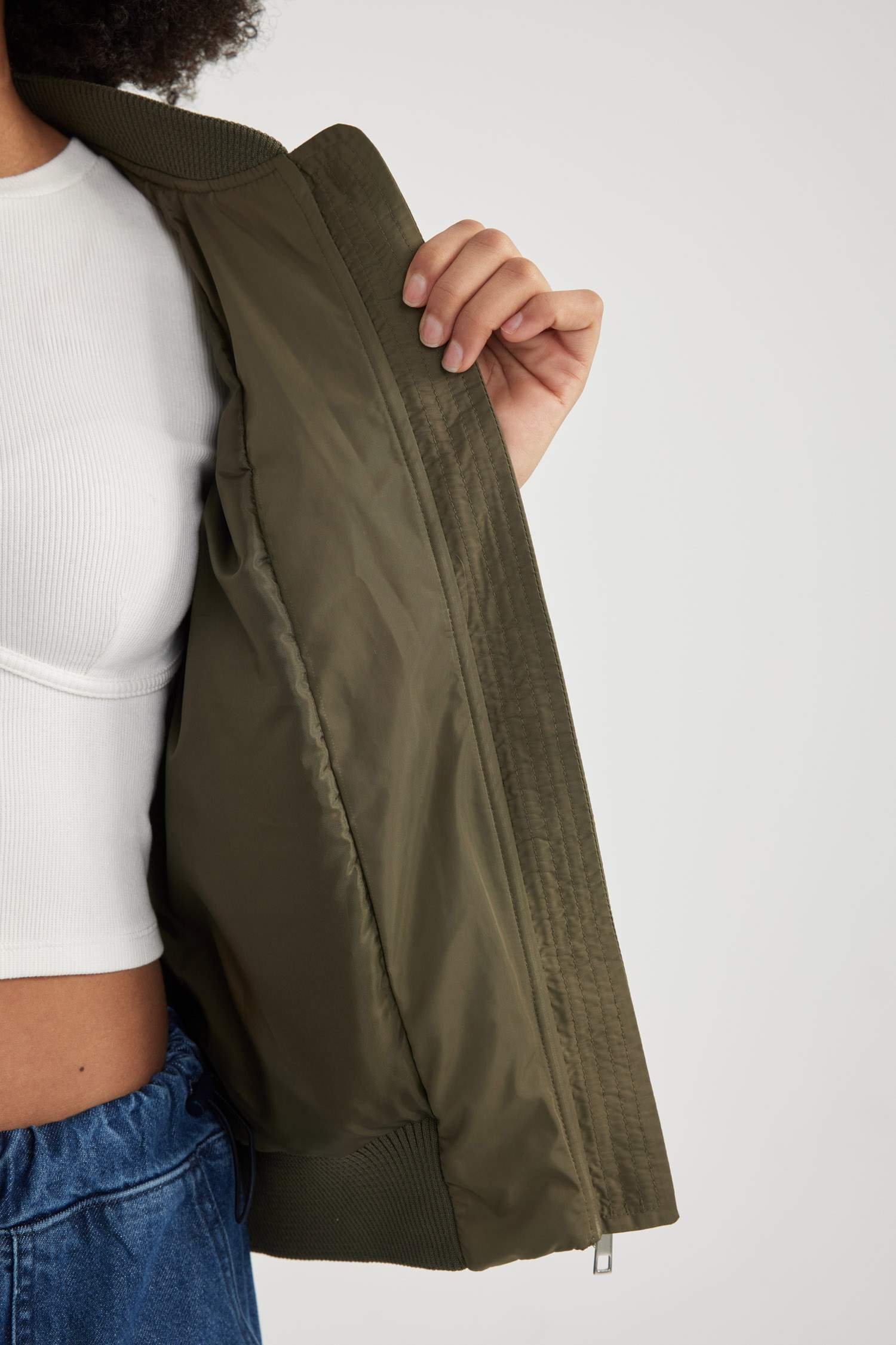 جاكيت بومبر قصة عادية وتر برووف