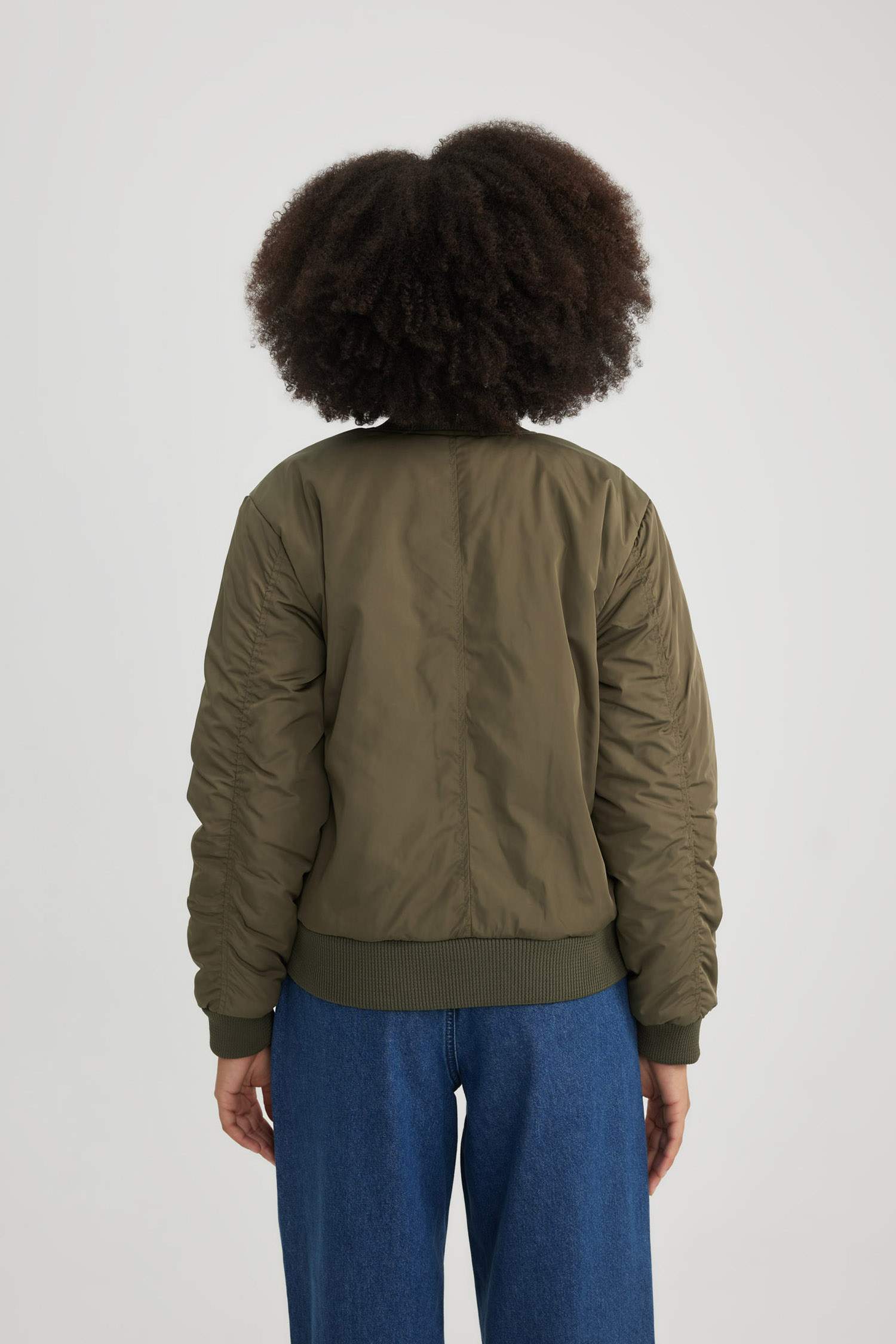 جاكيت بومبر قصة عادية وتر برووف