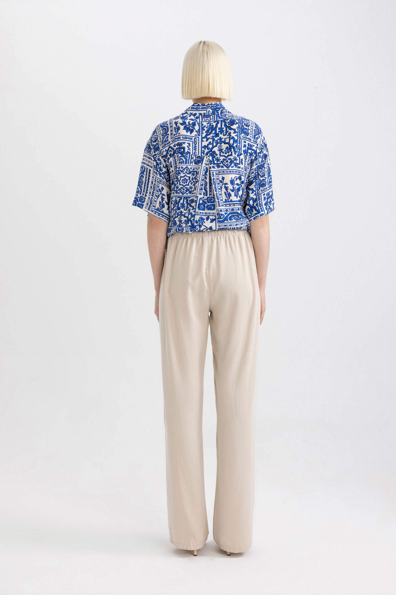 Брюки прямого кроя с высокой талией