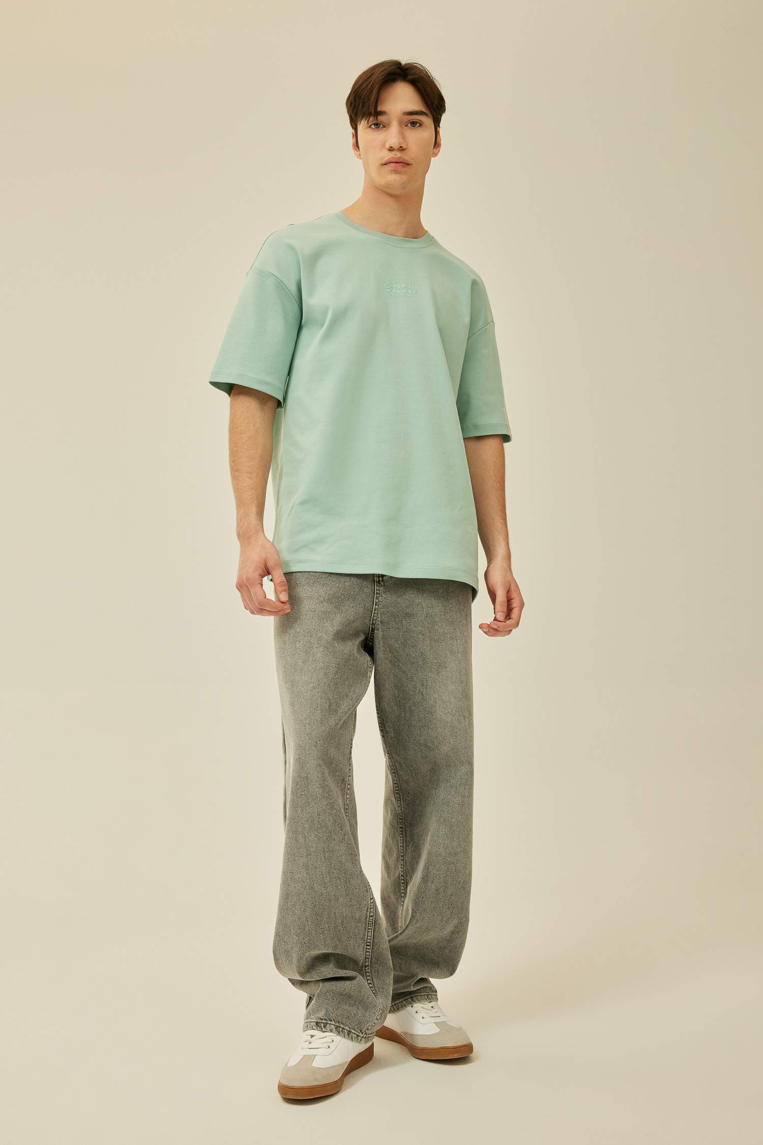 تيشيرت نص كم مطبوع قصة مريحة برقبة مستديرة