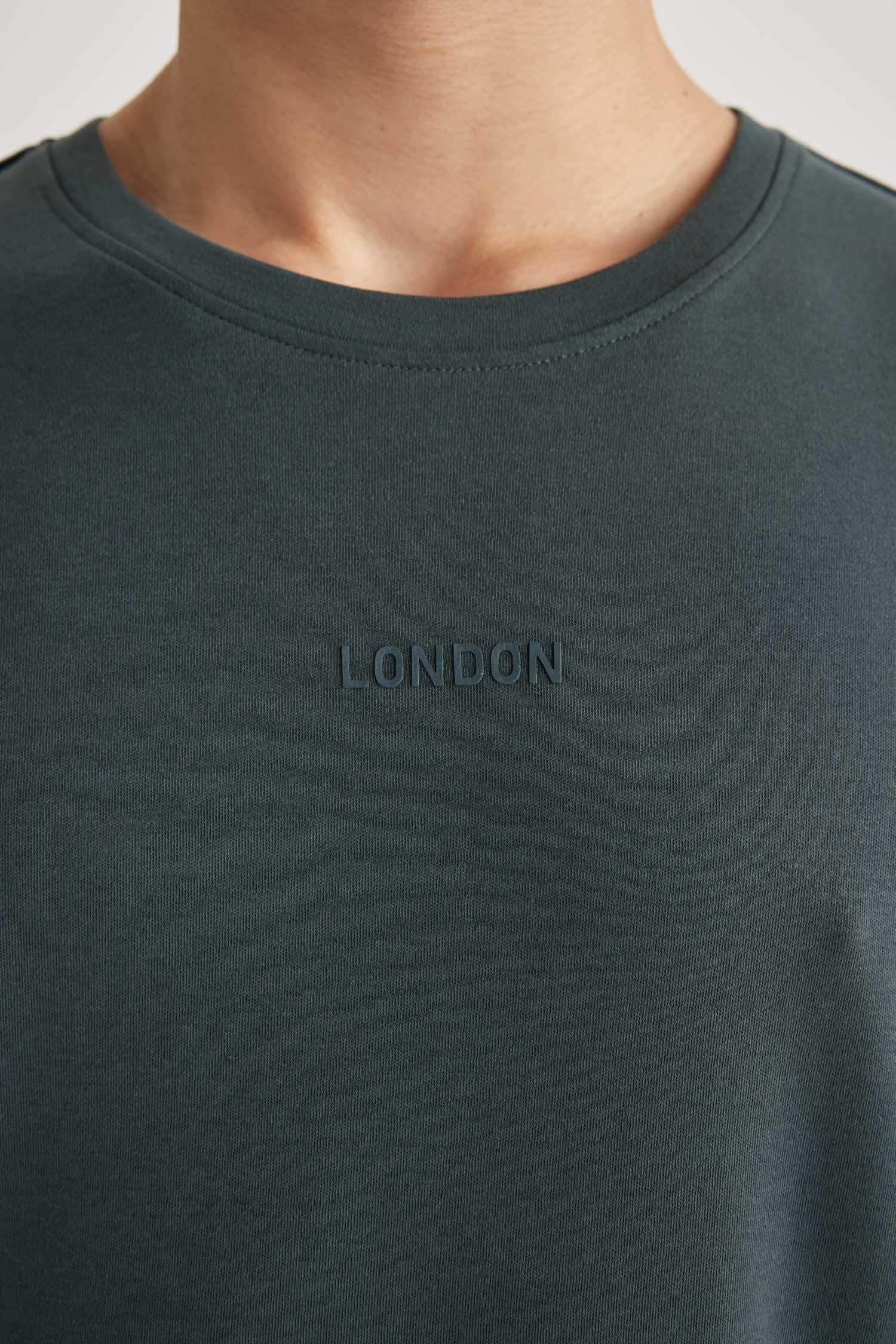 تيشيرت مطبوع قصة مريحة بياخة مستديرة