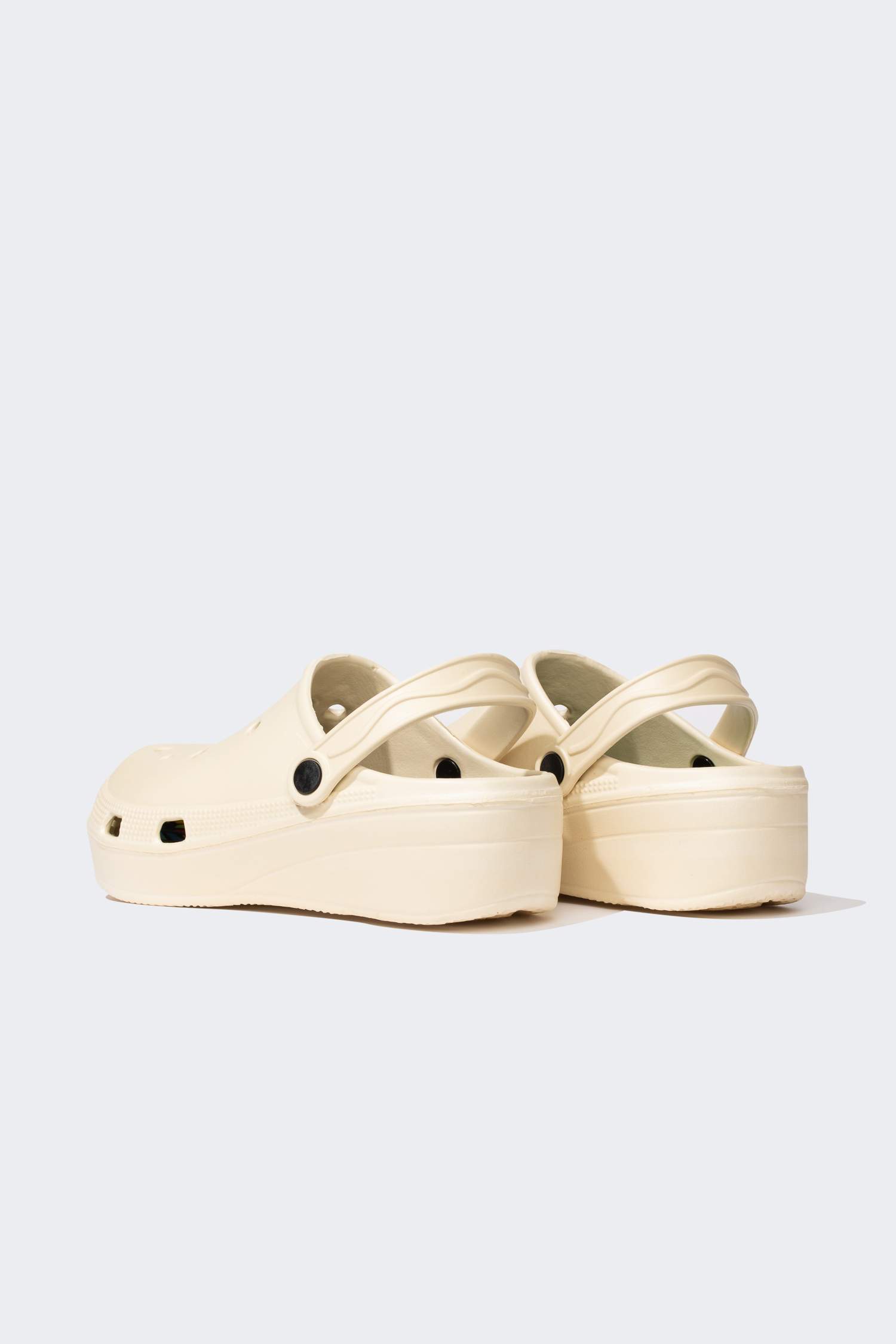 شبشب بكعب مسطح