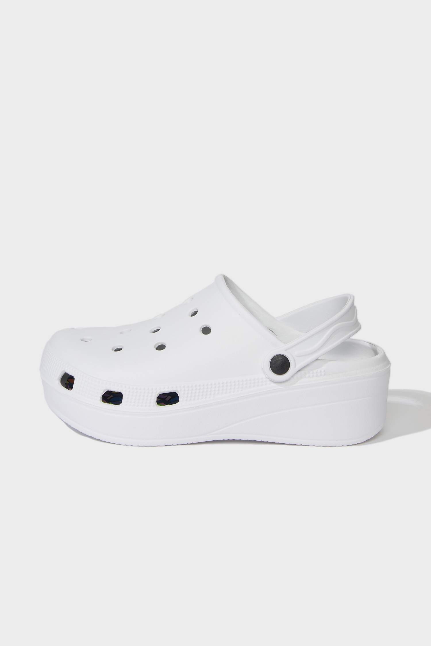 شبشب نسائي بكعب مسطح