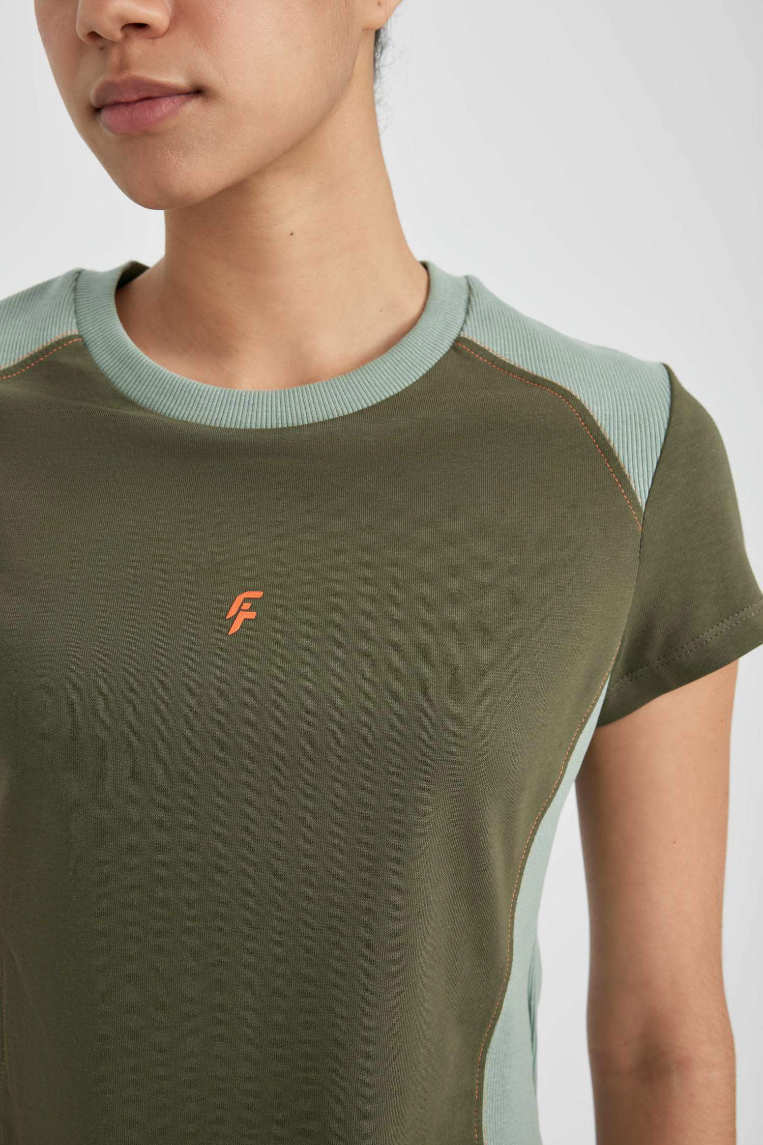 تيشيرت رياضي نص كم قصة عادية جيرسي من DeFactoFit