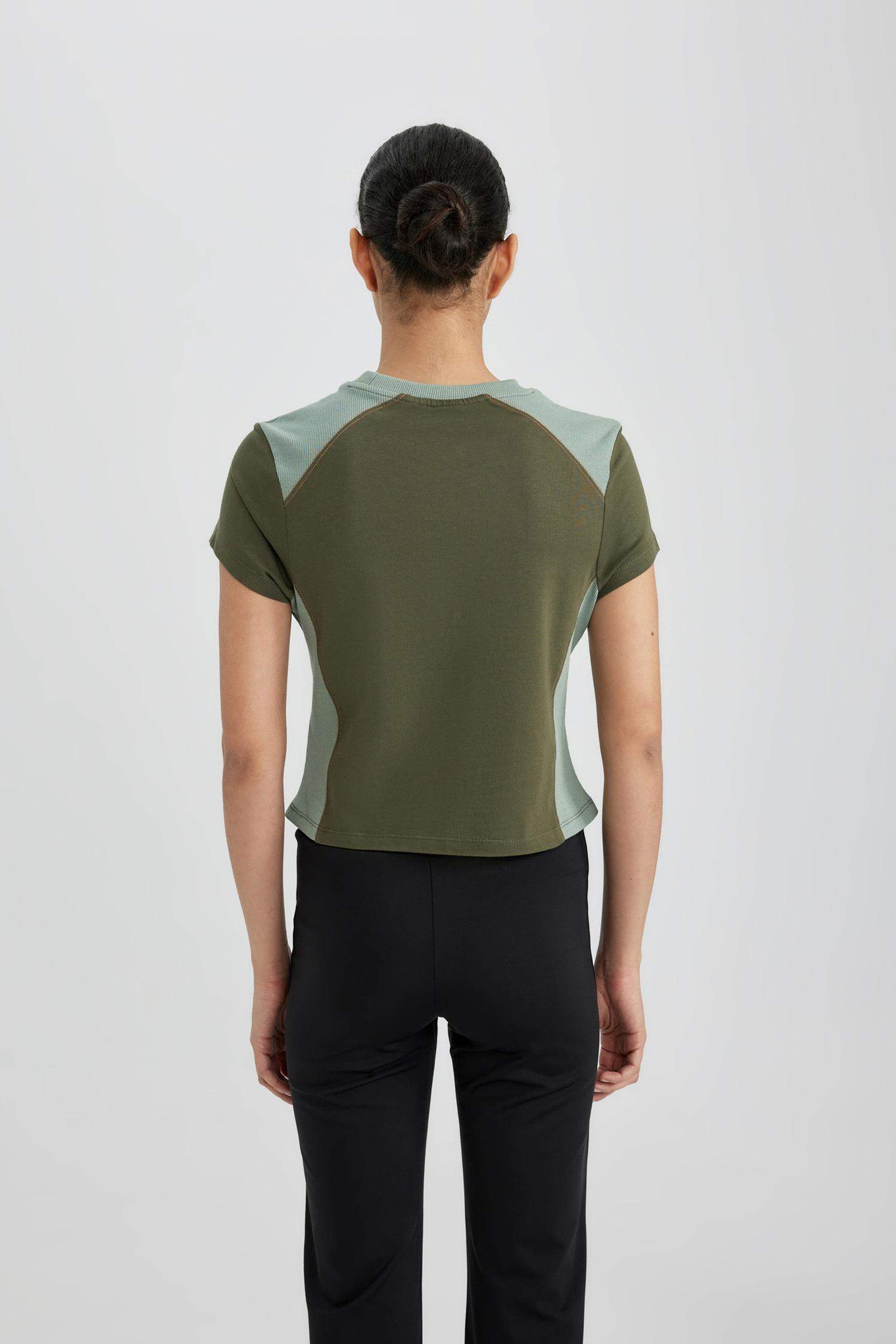 تيشيرت رياضي نص كم قصة عادية جيرسي من DeFactoFit