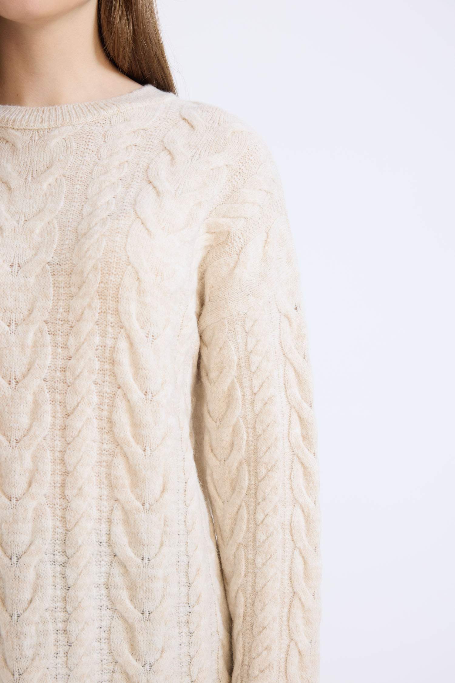 بلوز تريكو قصة عادية وياخة مستديرة