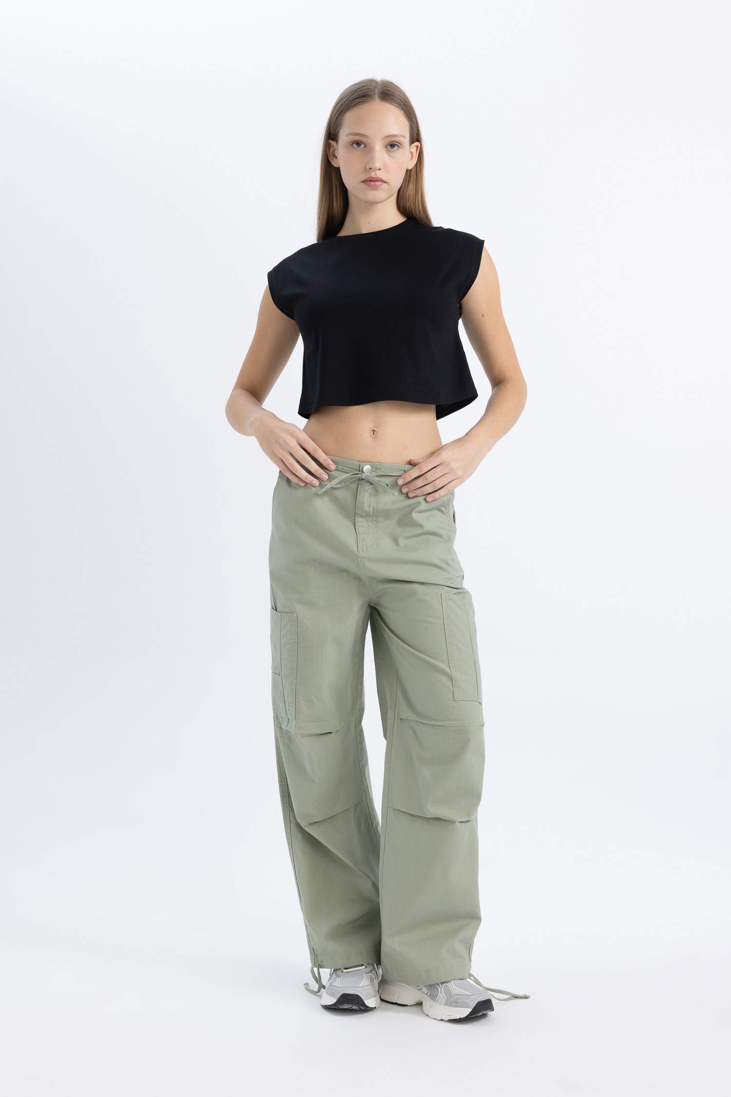 Pantalon large en gabardine style parachute