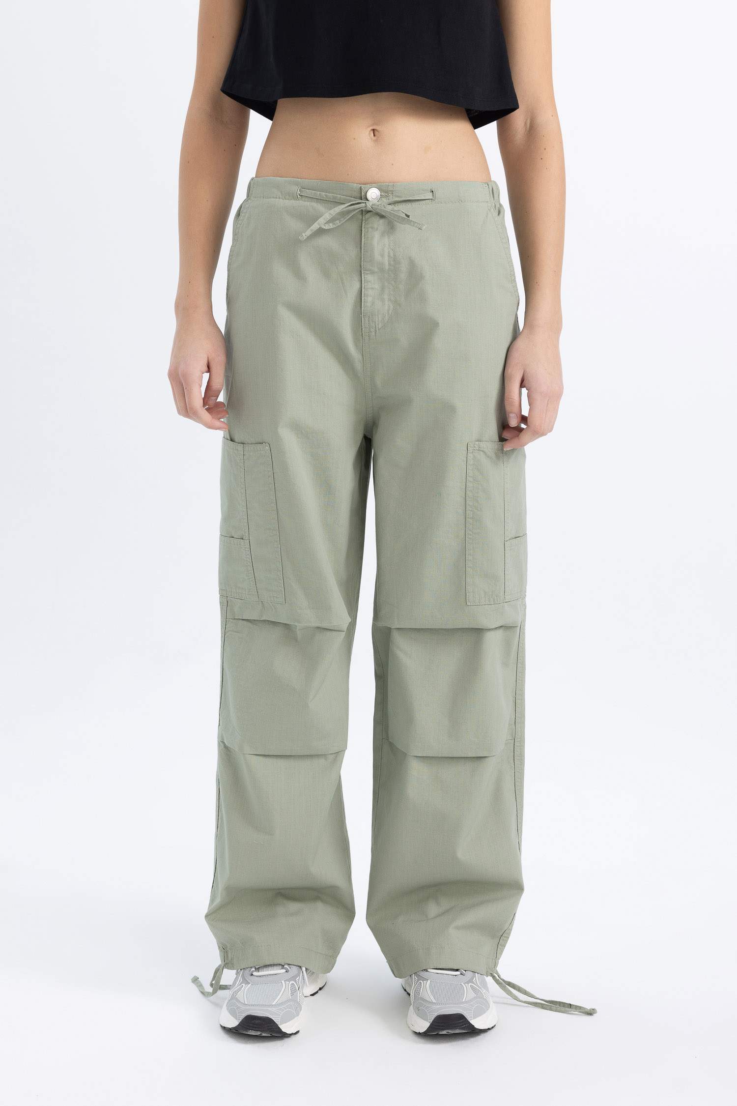 Pantalon large en gabardine style parachute