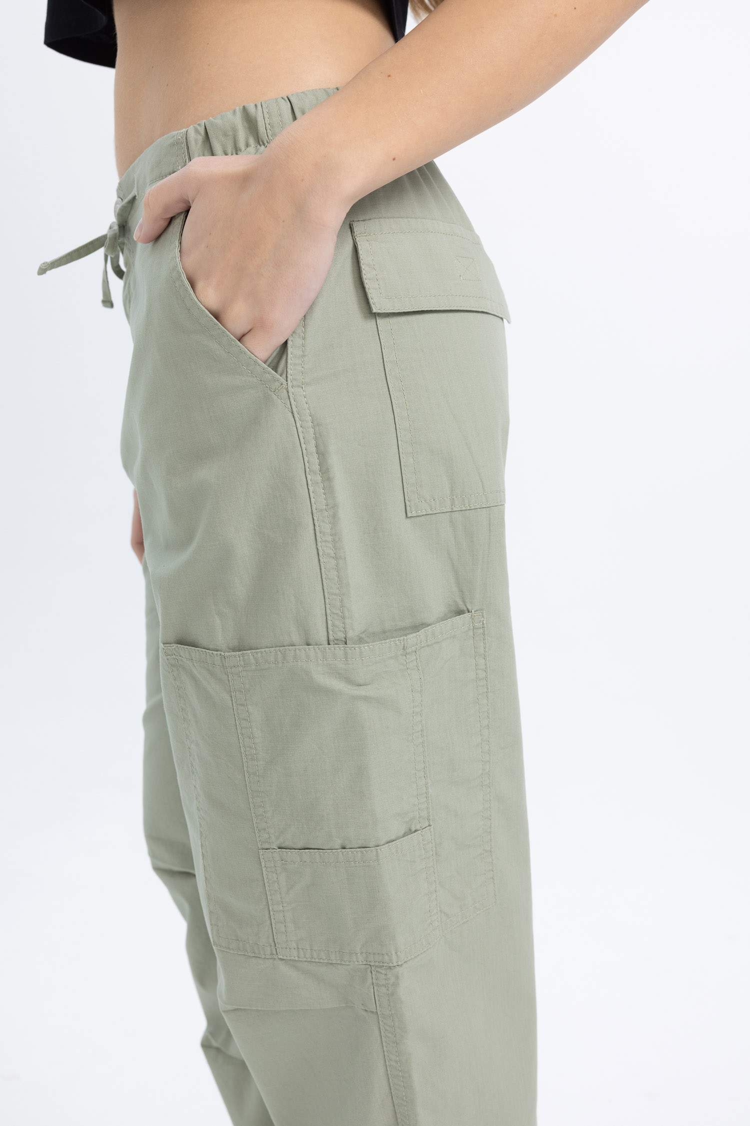 Pantalon large en gabardine style parachute
