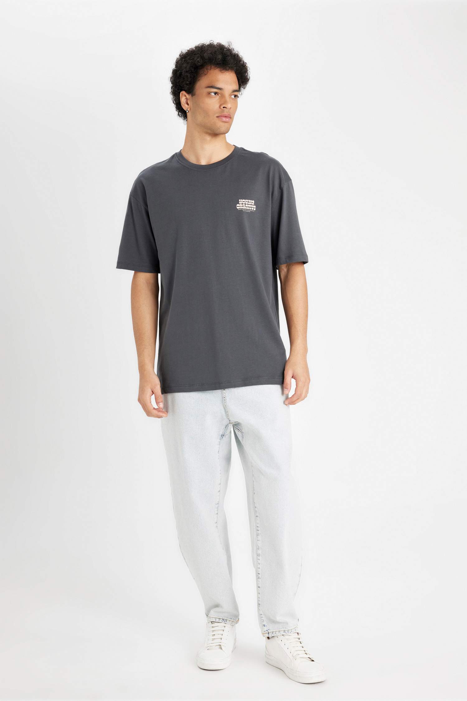 %100 Pamuk Comfort Regular Fit Rahat Kesim Bisiklet Yaka Sırt Baskılı Kısa Kollu Tişört