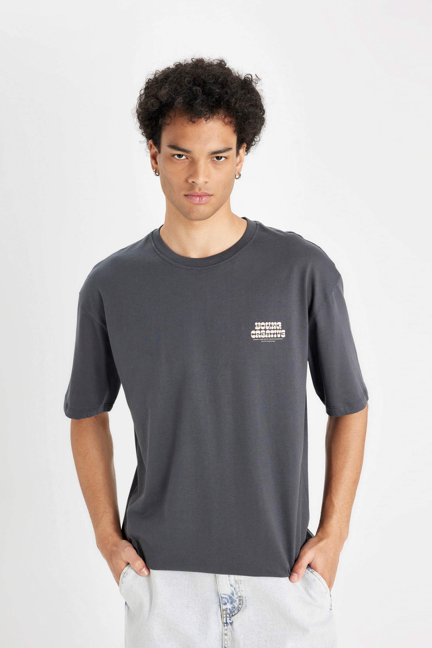 %100 Pamuk Comfort Regular Fit Rahat Kesim Bisiklet Yaka Sırt Baskılı Kısa Kollu Tişört