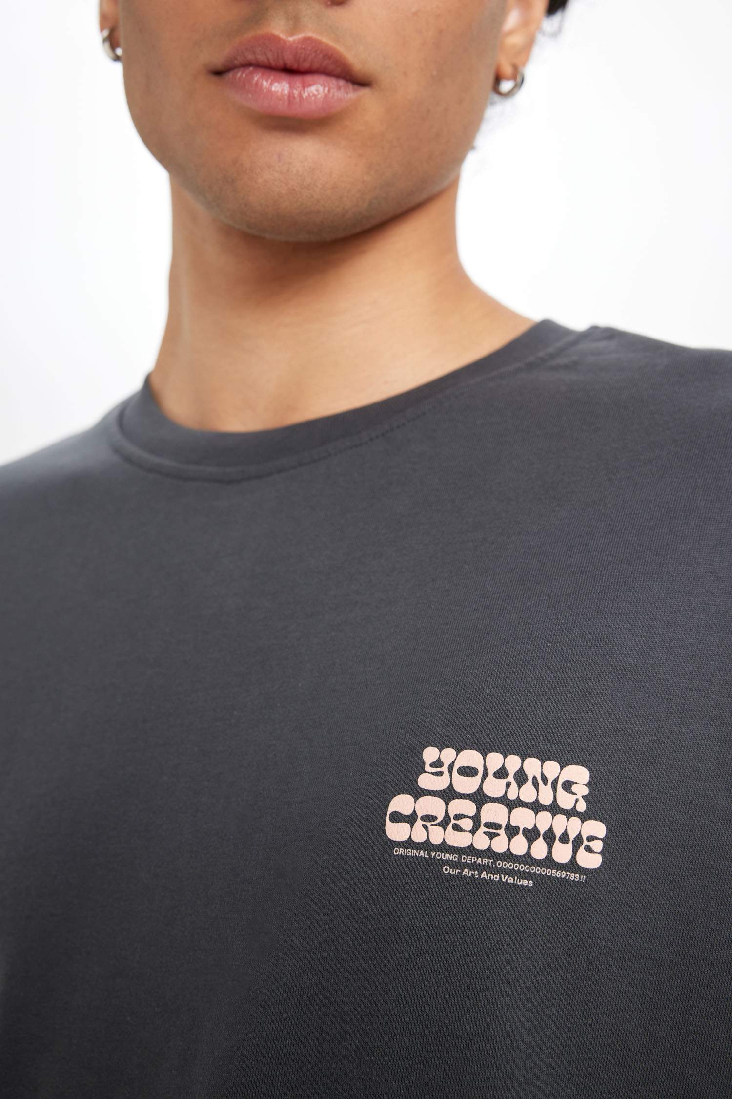 %100 Pamuk Comfort Regular Fit Rahat Kesim Bisiklet Yaka Sırt Baskılı Kısa Kollu Tişört