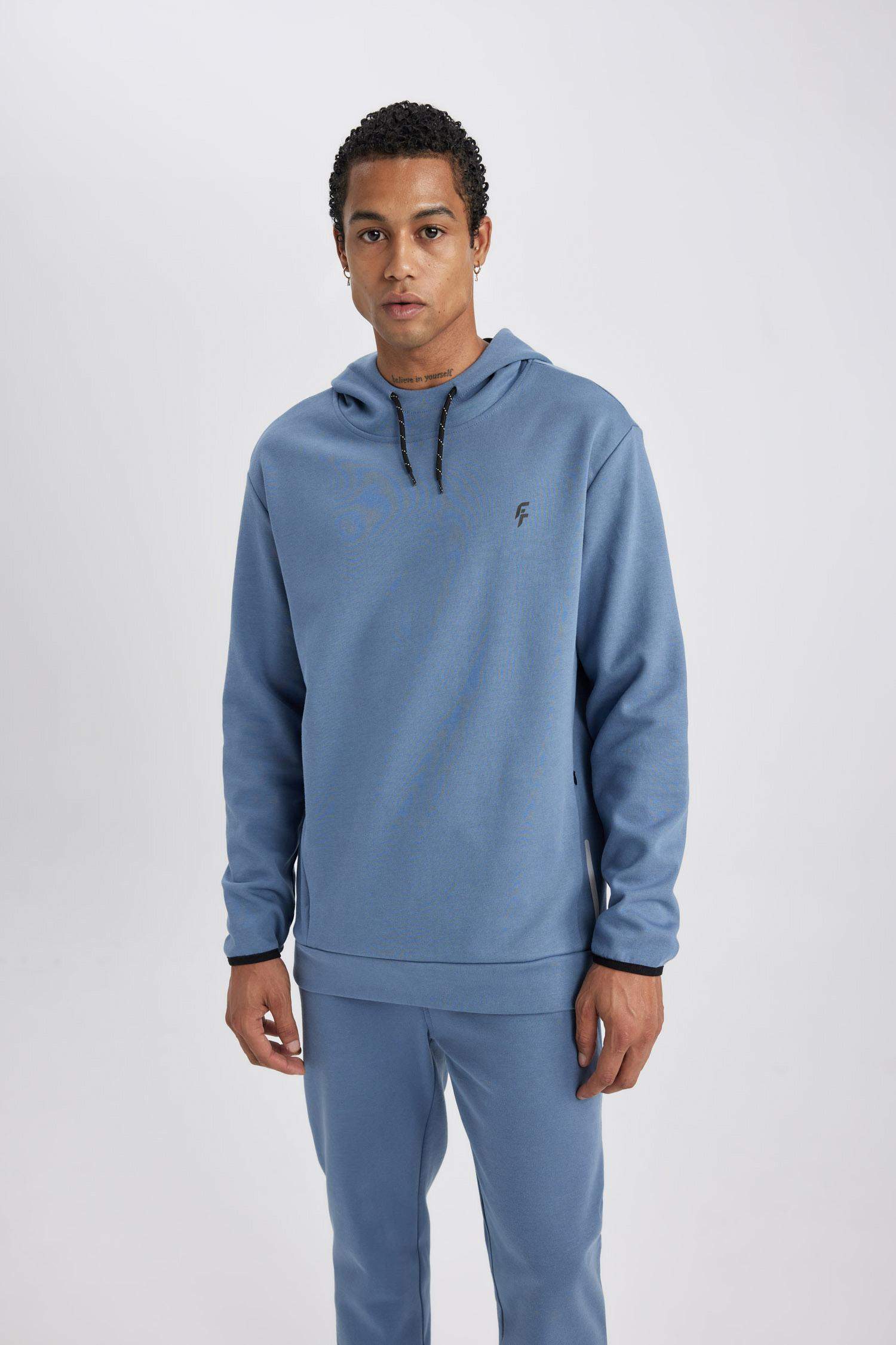 سويت شيرت قصة عادية بغطاء للرأس من DeFactoFit