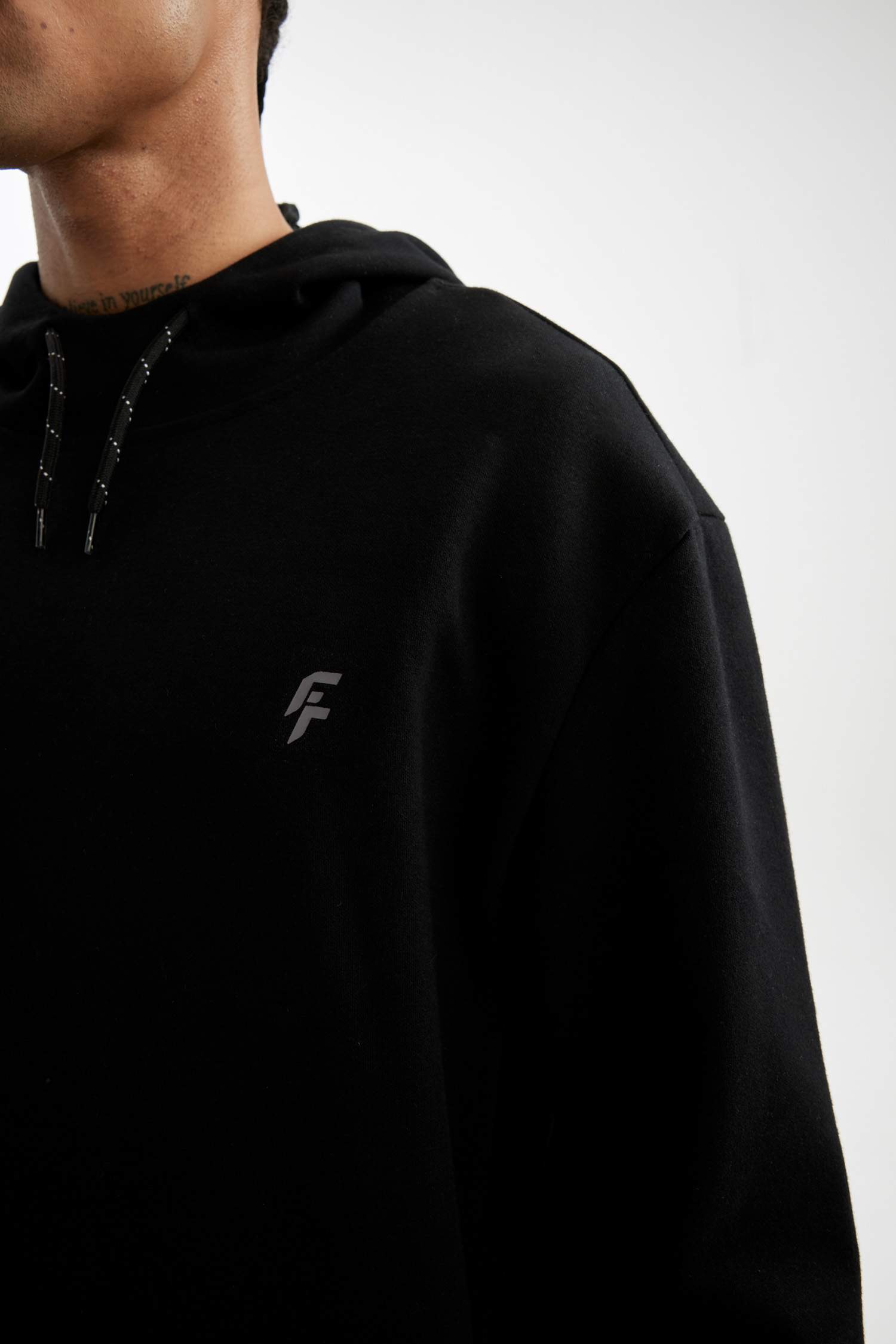 سويت شيرت قصة عادية بغطاء للرأس من DeFactoFit